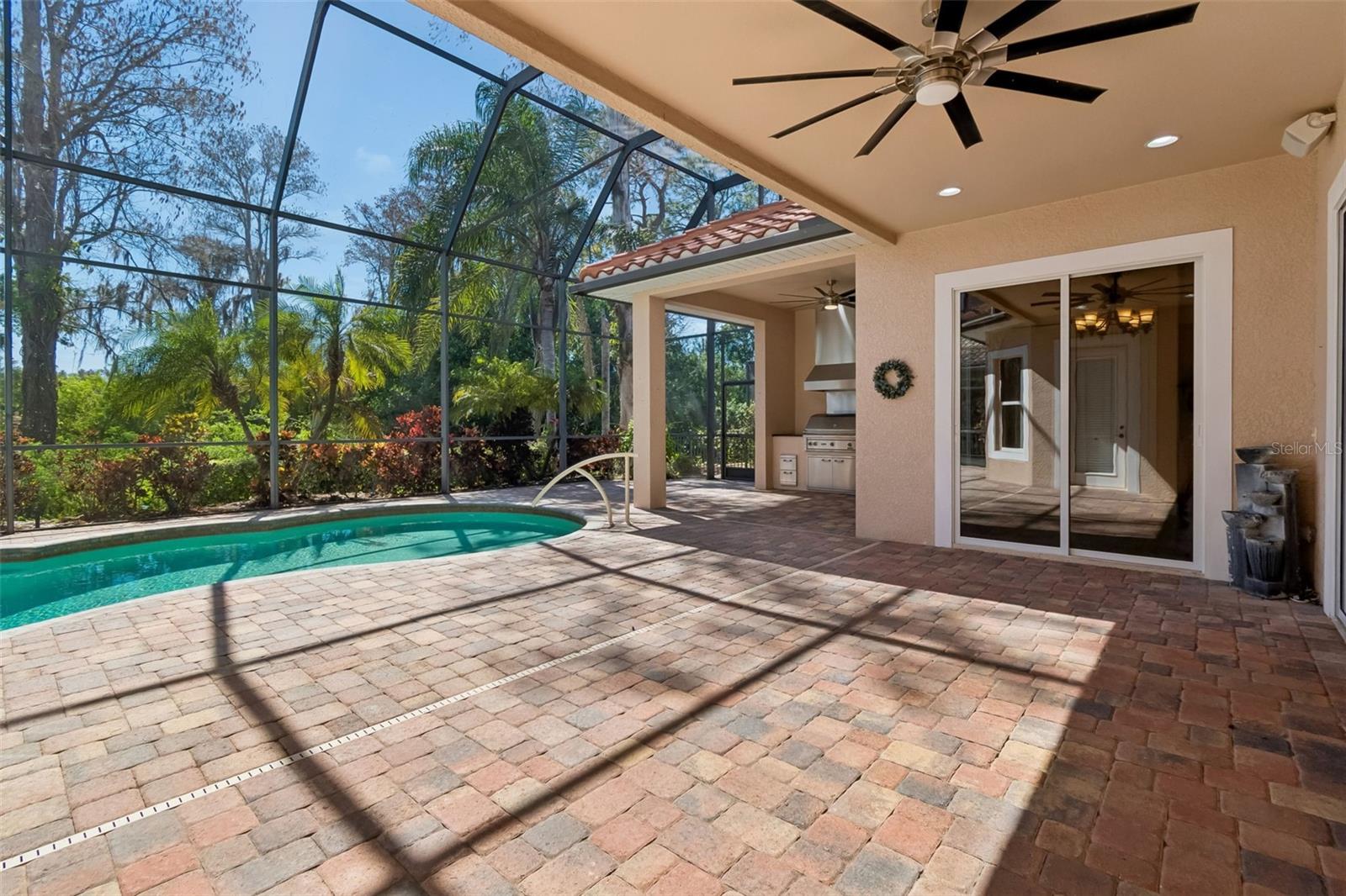 Listing photo id 39 for 2630 Grand Lakeside Drive