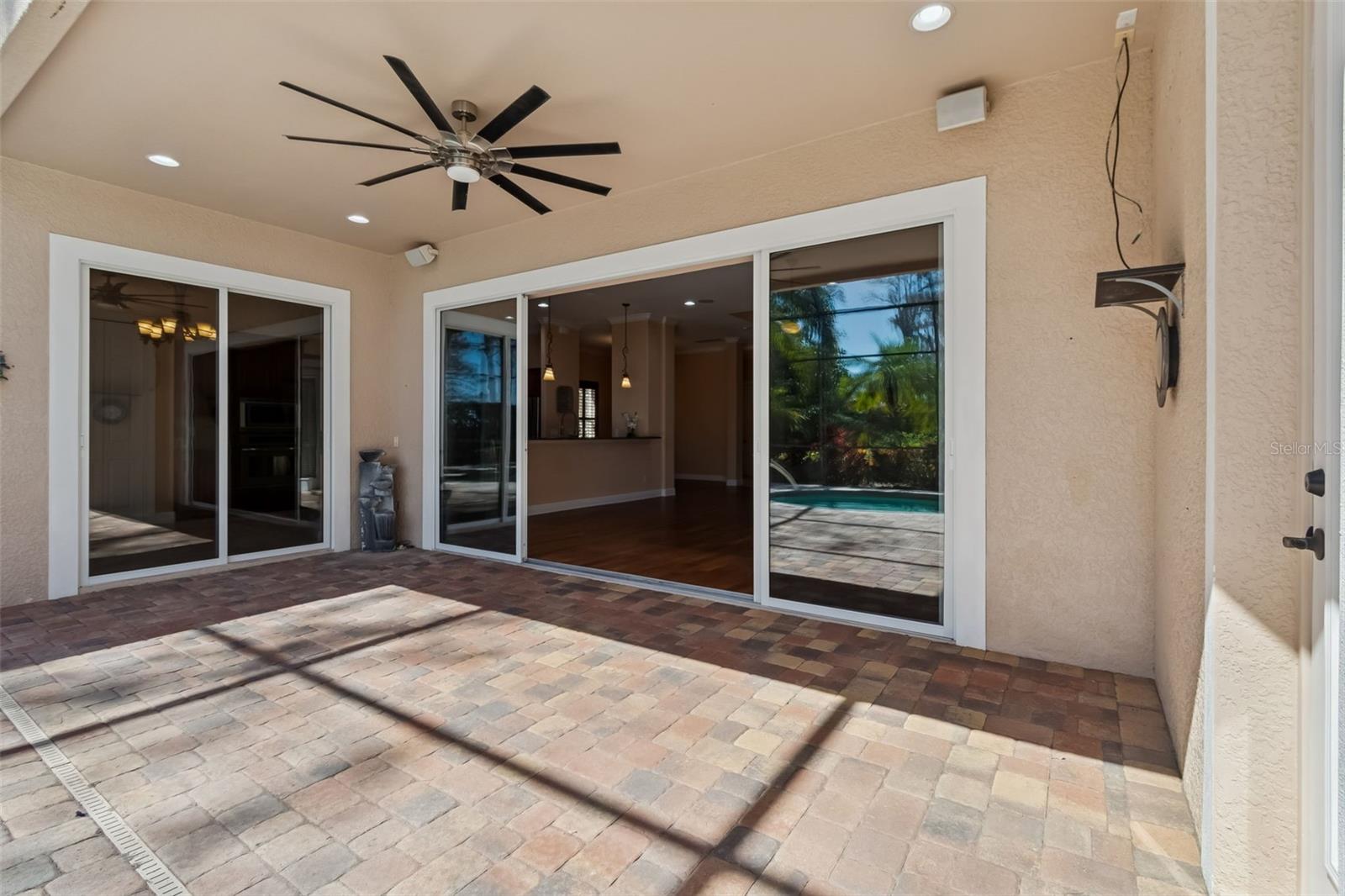 Listing photo id 40 for 2630 Grand Lakeside Drive