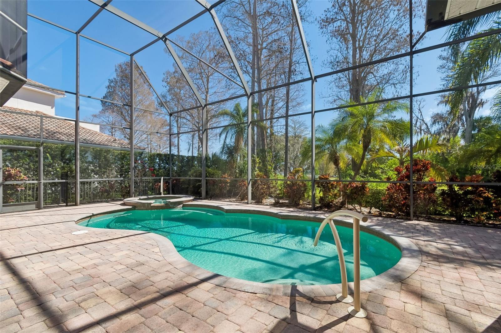 Listing photo id 42 for 2630 Grand Lakeside Drive