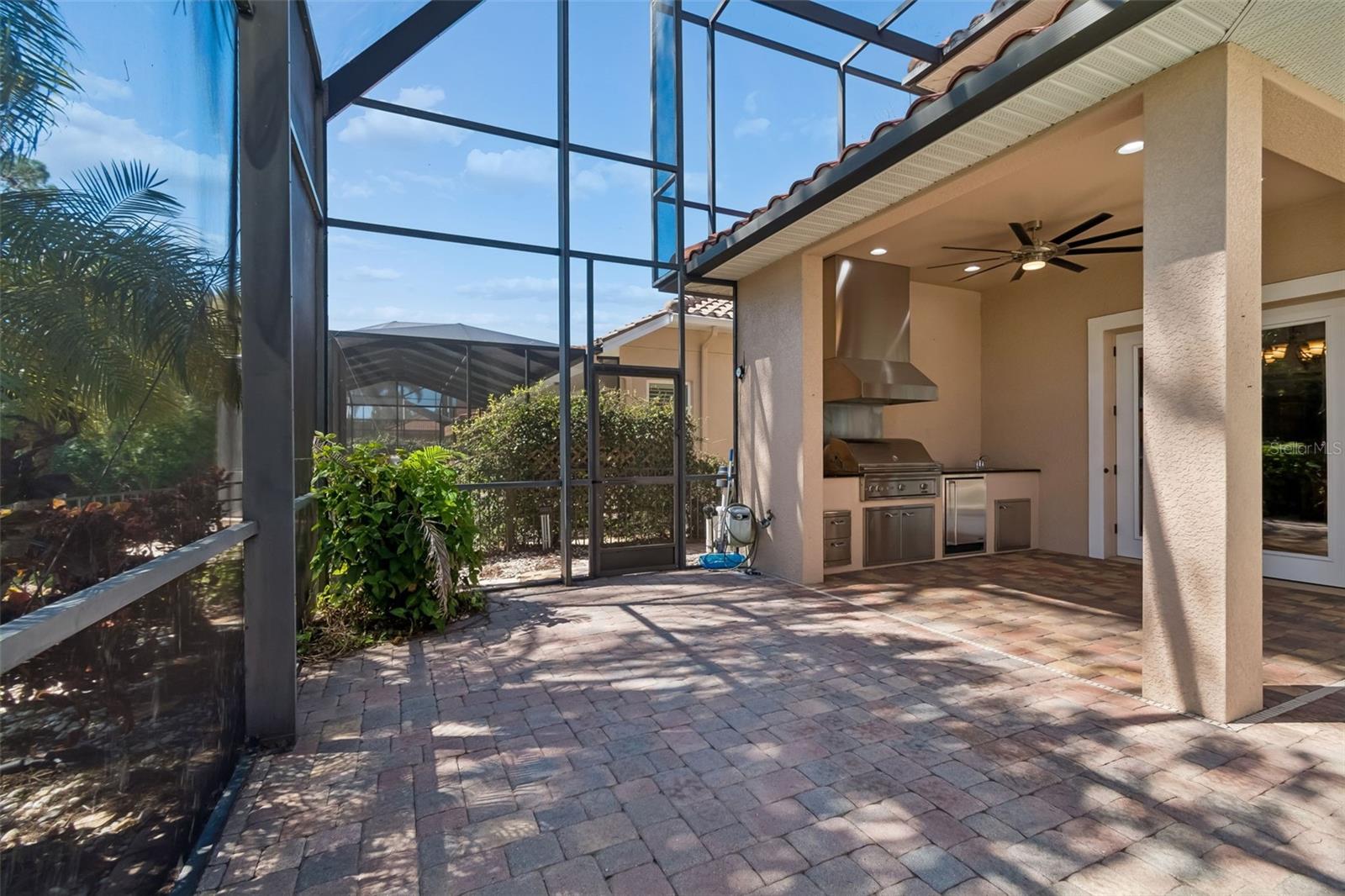 Listing photo id 46 for 2630 Grand Lakeside Drive