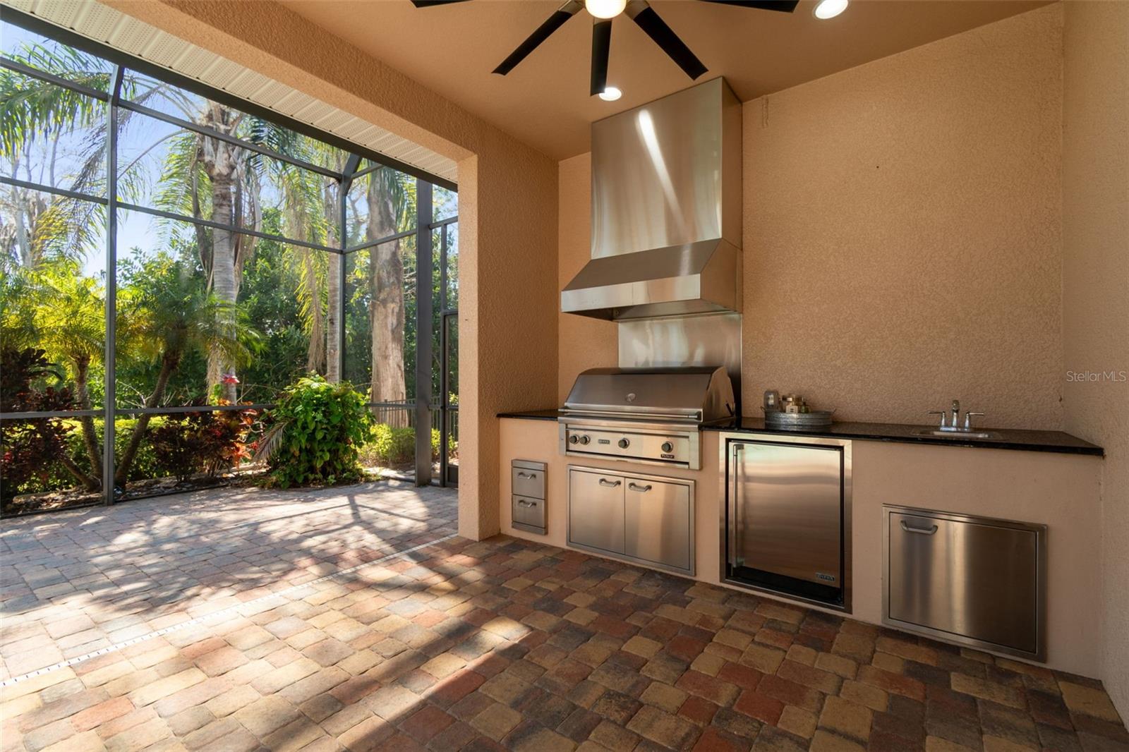 Listing photo id 48 for 2630 Grand Lakeside Drive