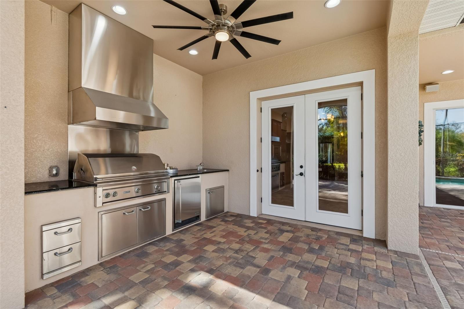 Listing photo id 49 for 2630 Grand Lakeside Drive