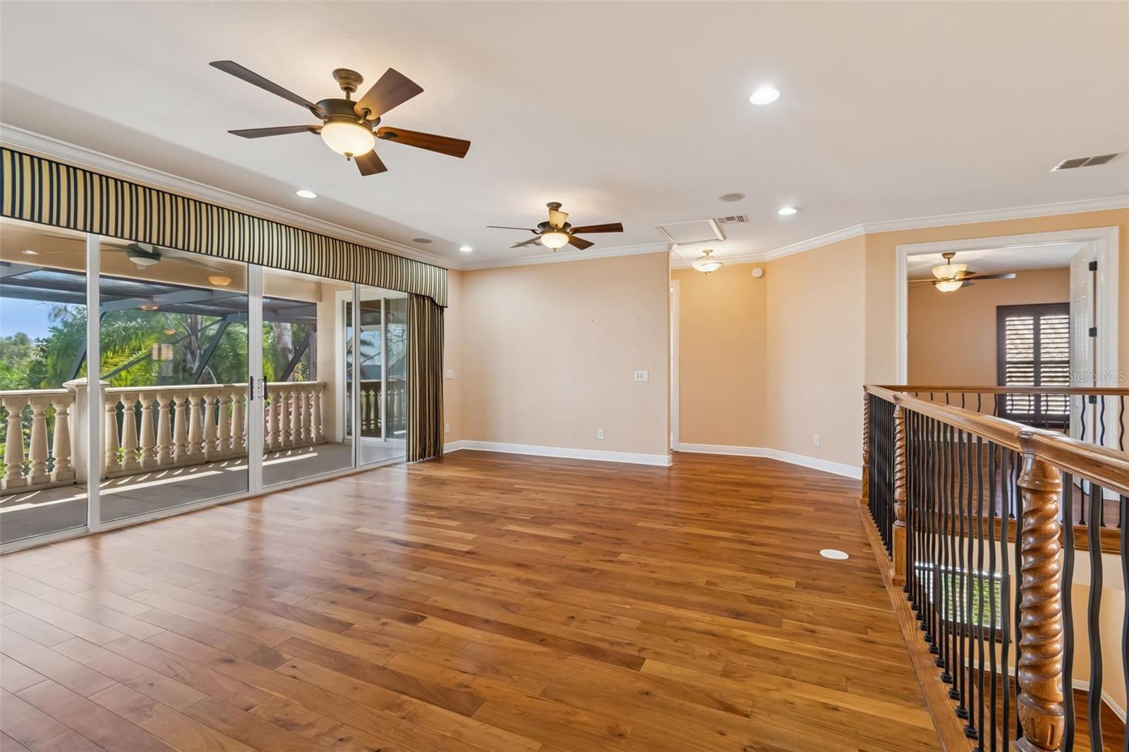 Listing photo id 56 for 2630 Grand Lakeside Drive