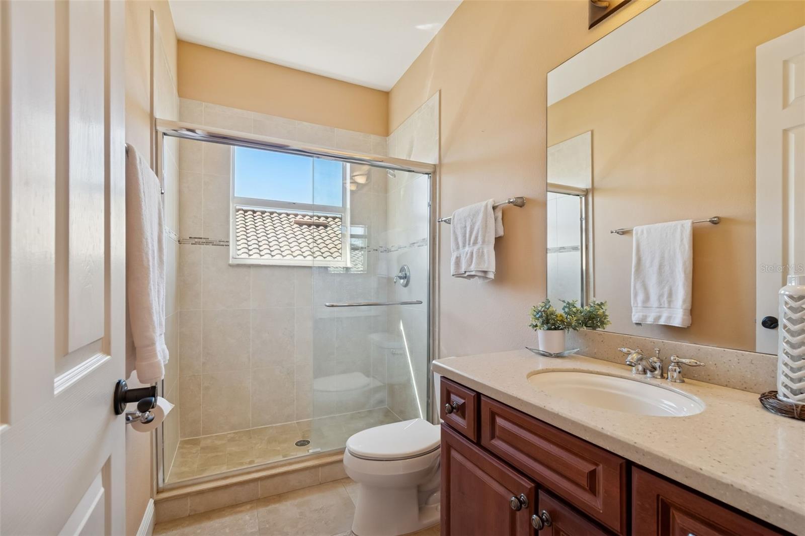 Listing photo id 66 for 2630 Grand Lakeside Drive