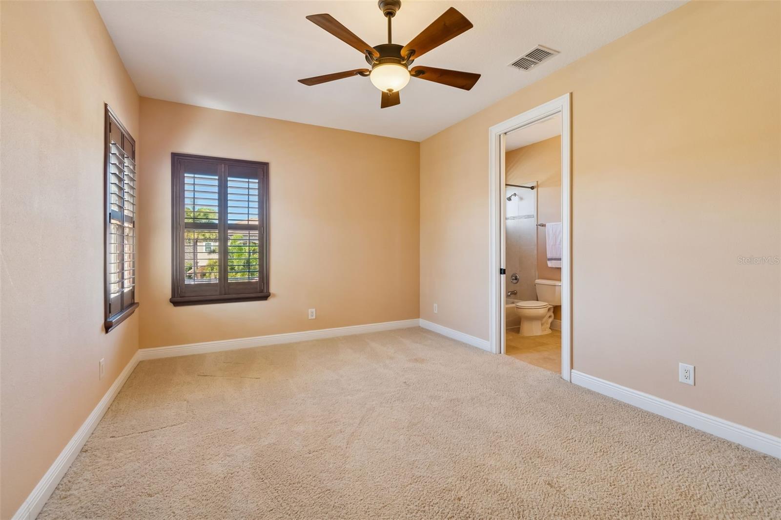 Listing photo id 67 for 2630 Grand Lakeside Drive