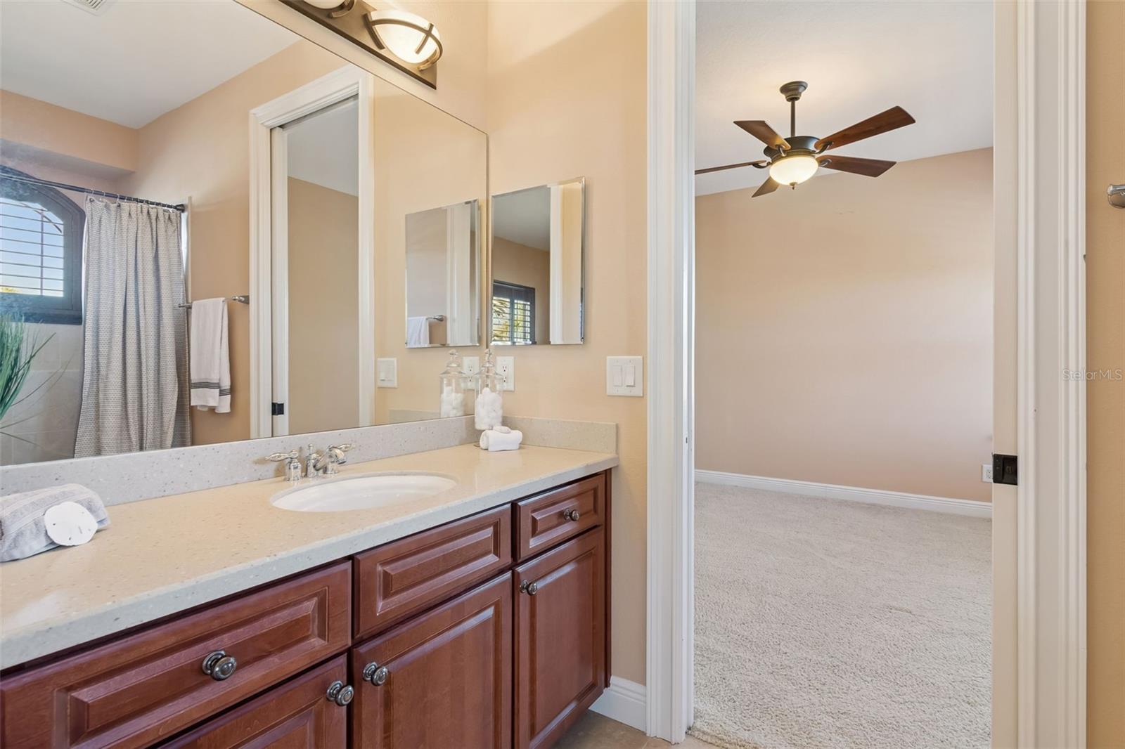 Listing photo id 70 for 2630 Grand Lakeside Drive