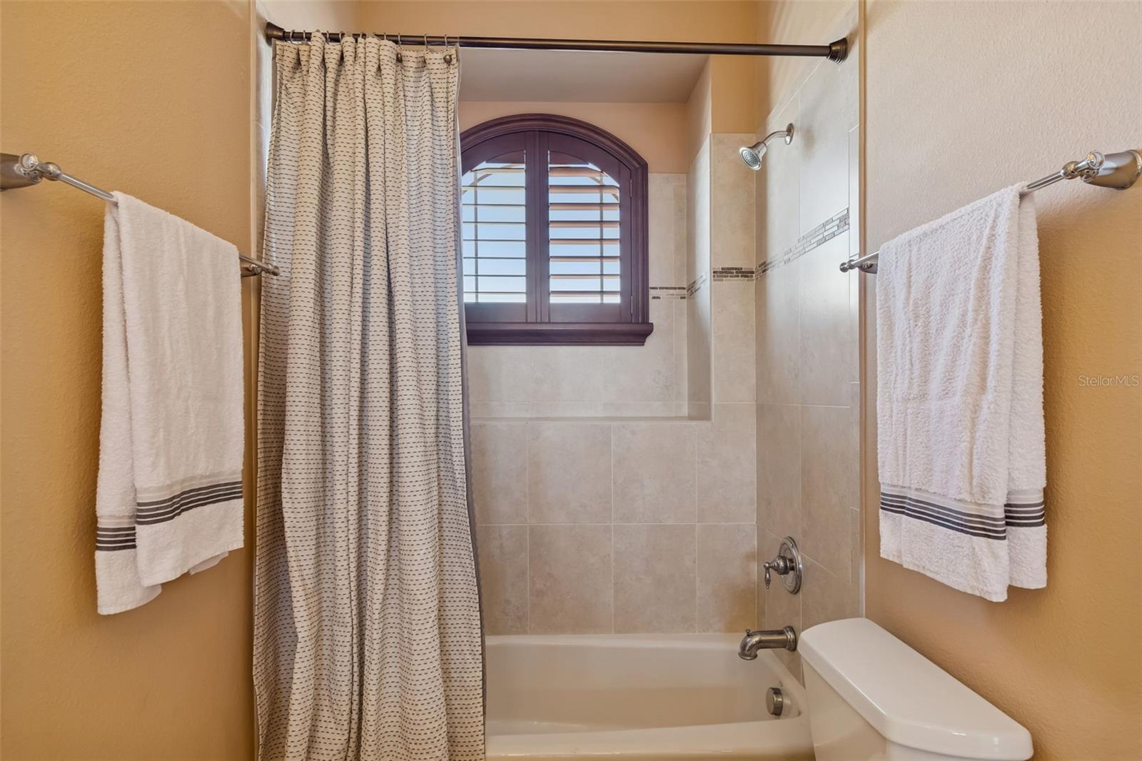 Listing photo id 71 for 2630 Grand Lakeside Drive