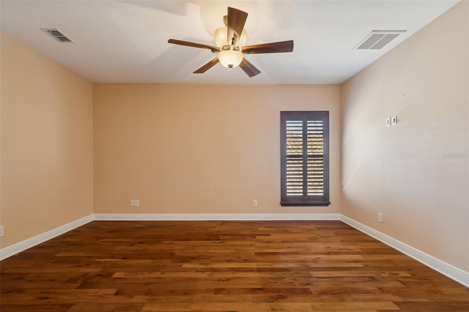 Listing photo id 73 for 2630 Grand Lakeside Drive