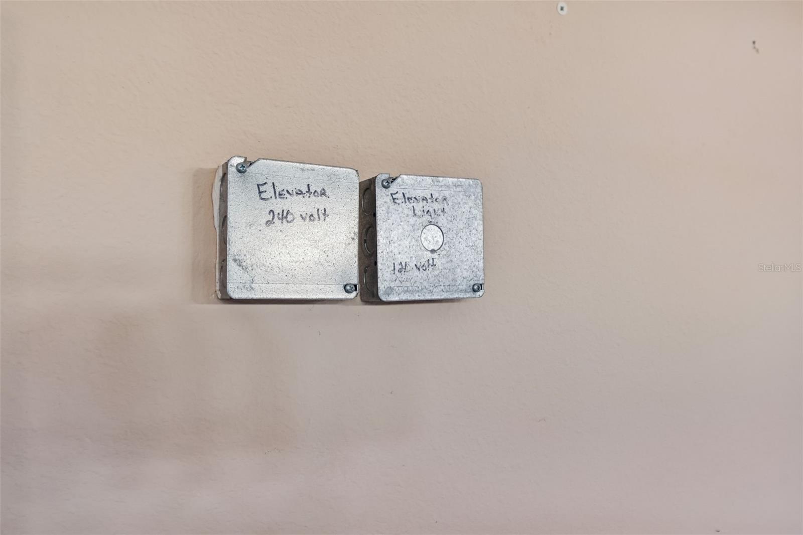 Listing photo id 78 for 2630 Grand Lakeside Drive