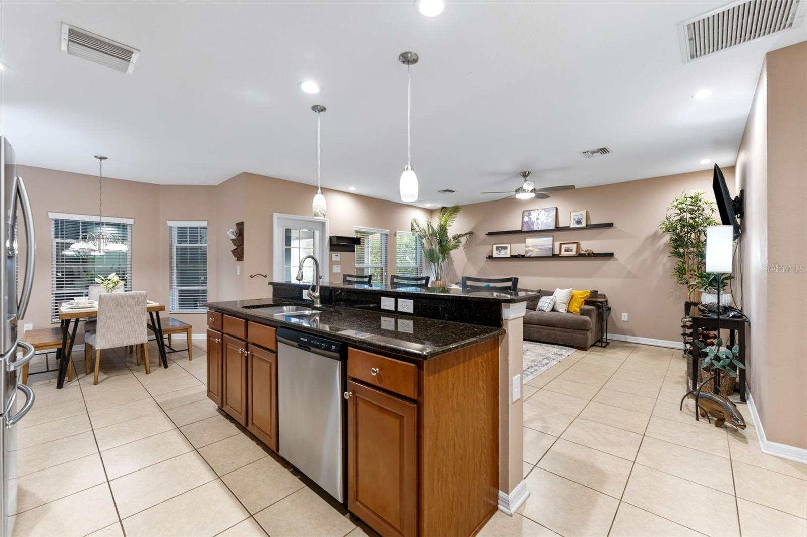 Listing photo id 8 for 6058 Fishhawk Crossing Boulevard