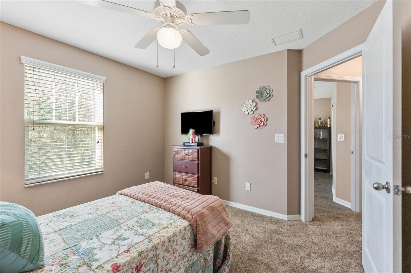 Listing photo id 17 for 6058 Fishhawk Crossing Boulevard