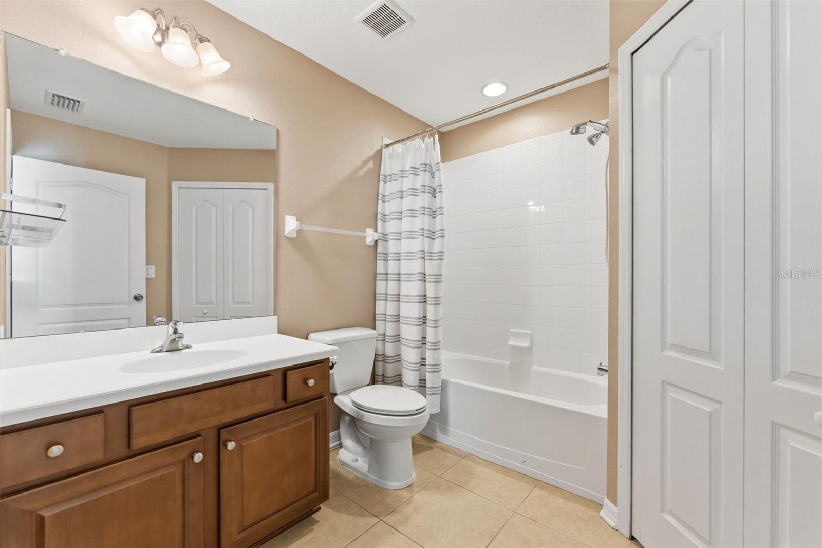 Listing photo id 26 for 6058 Fishhawk Crossing Boulevard