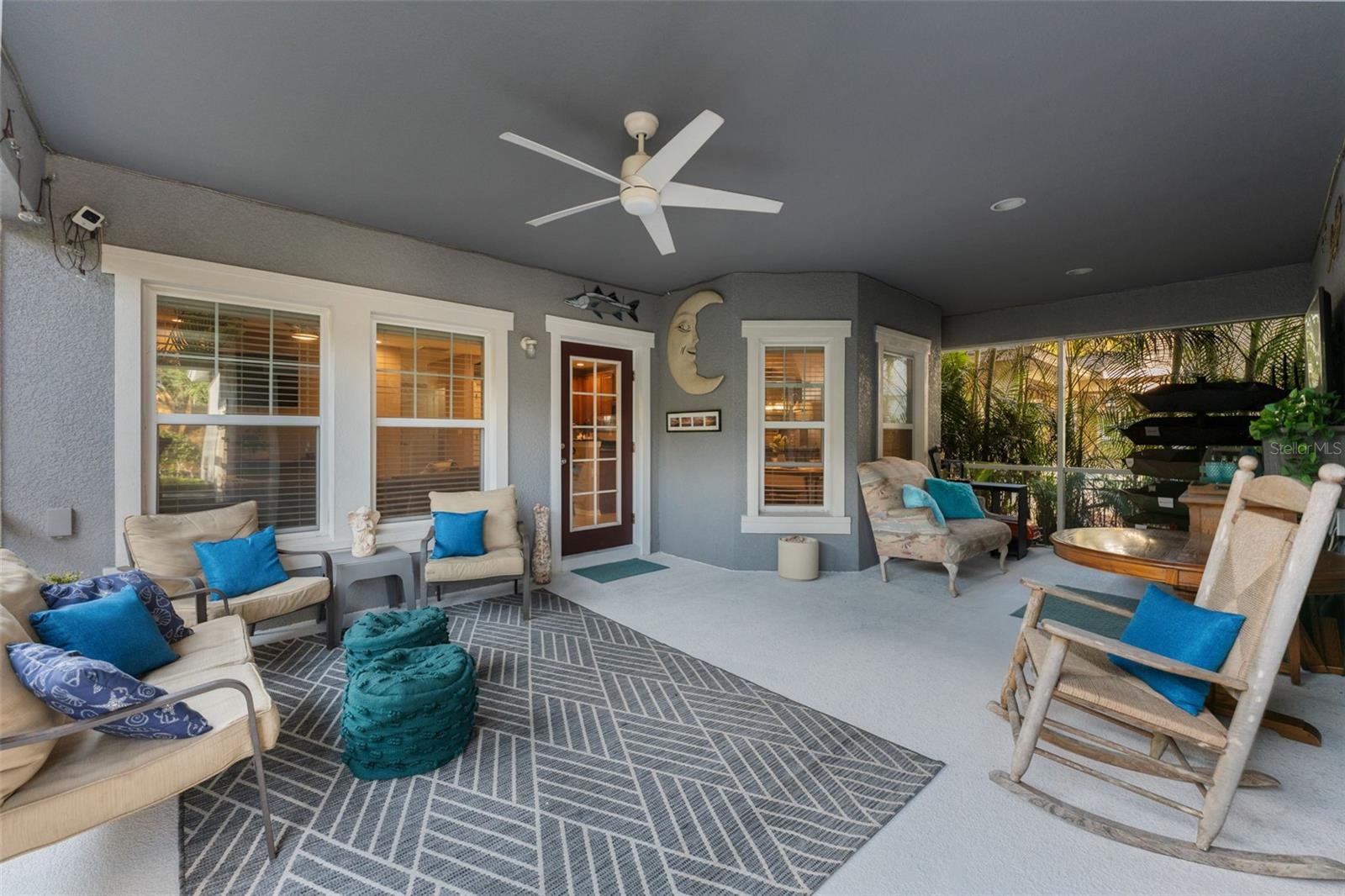 Listing photo id 3 for 6058 Fishhawk Crossing Boulevard