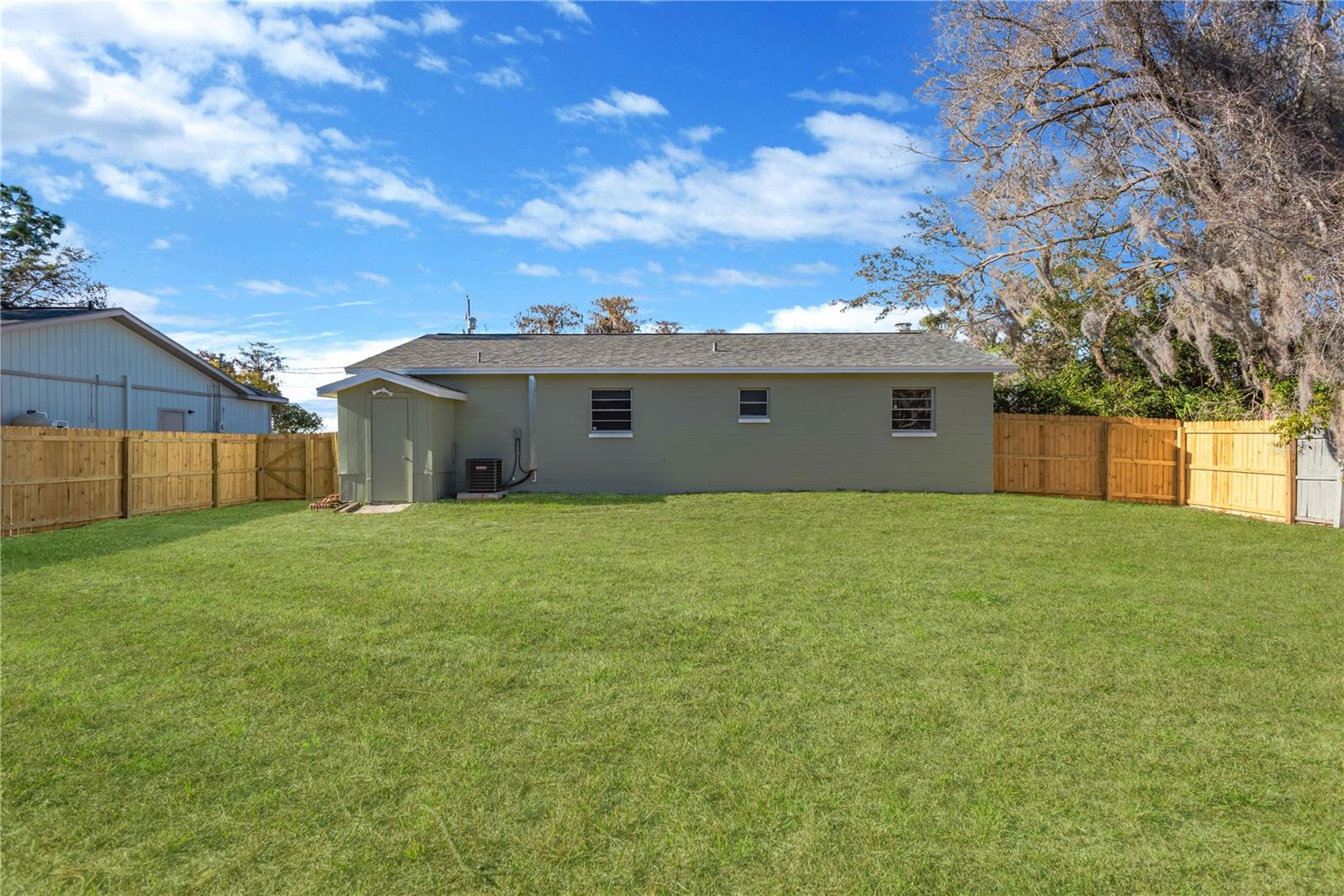 Listing photo id 12 for 12526 Lacey Drive