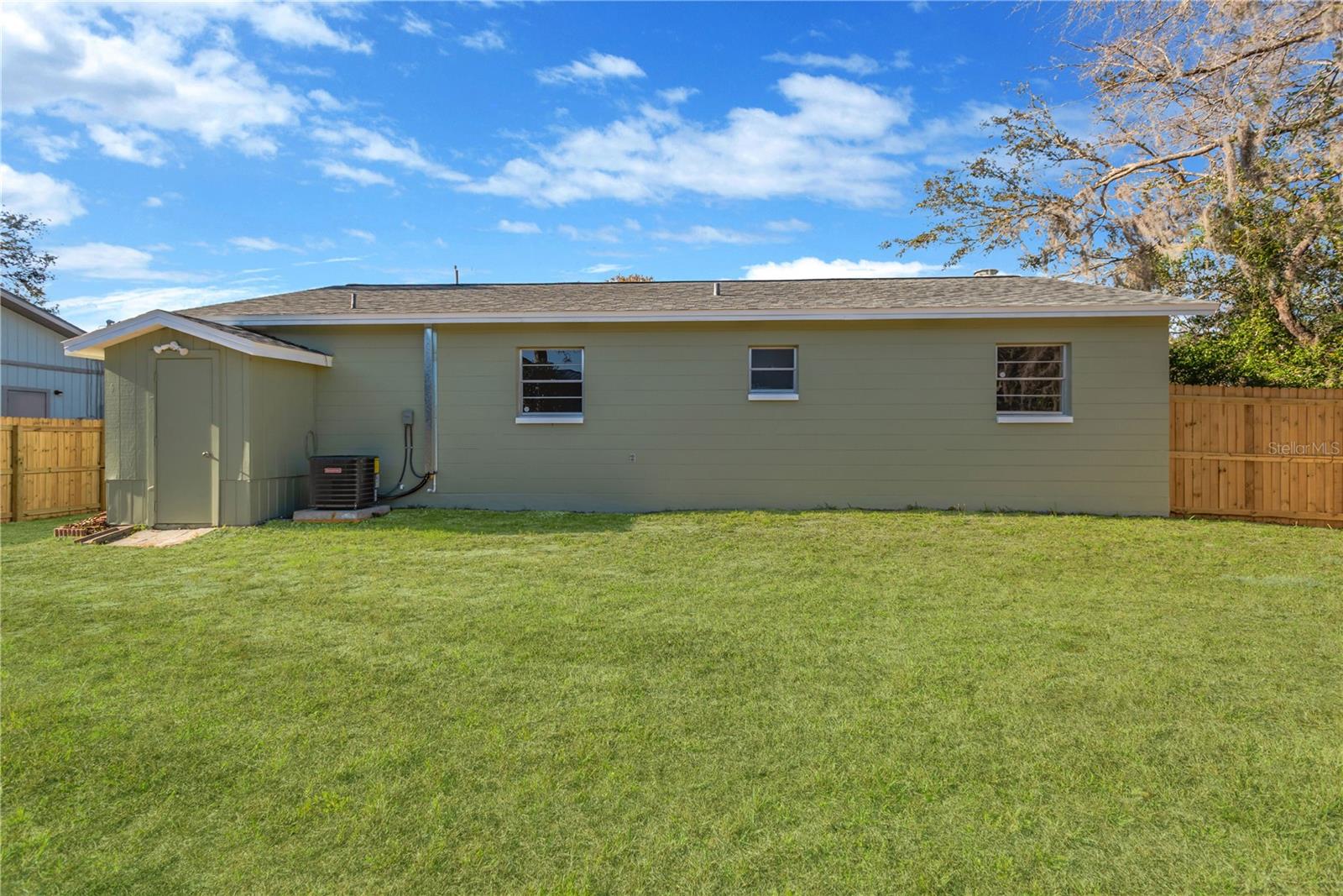 Listing photo id 14 for 12526 Lacey Drive