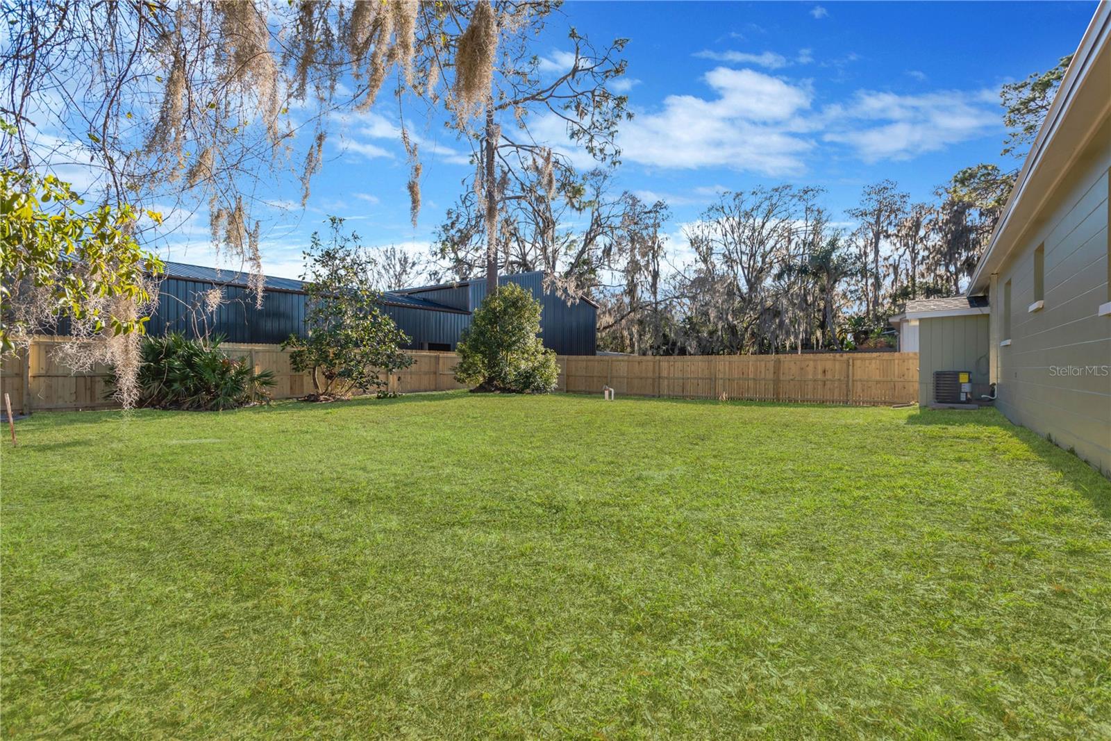 Listing photo id 15 for 12526 Lacey Drive