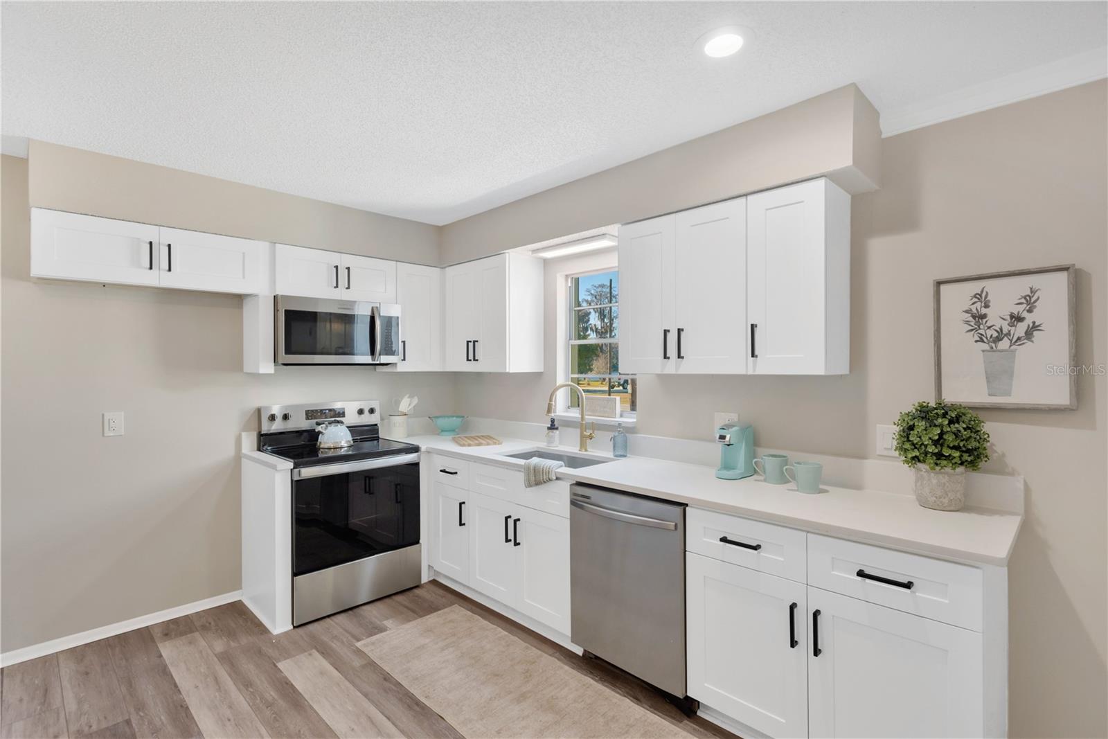 Listing photo id 0 for 12526 Lacey Drive