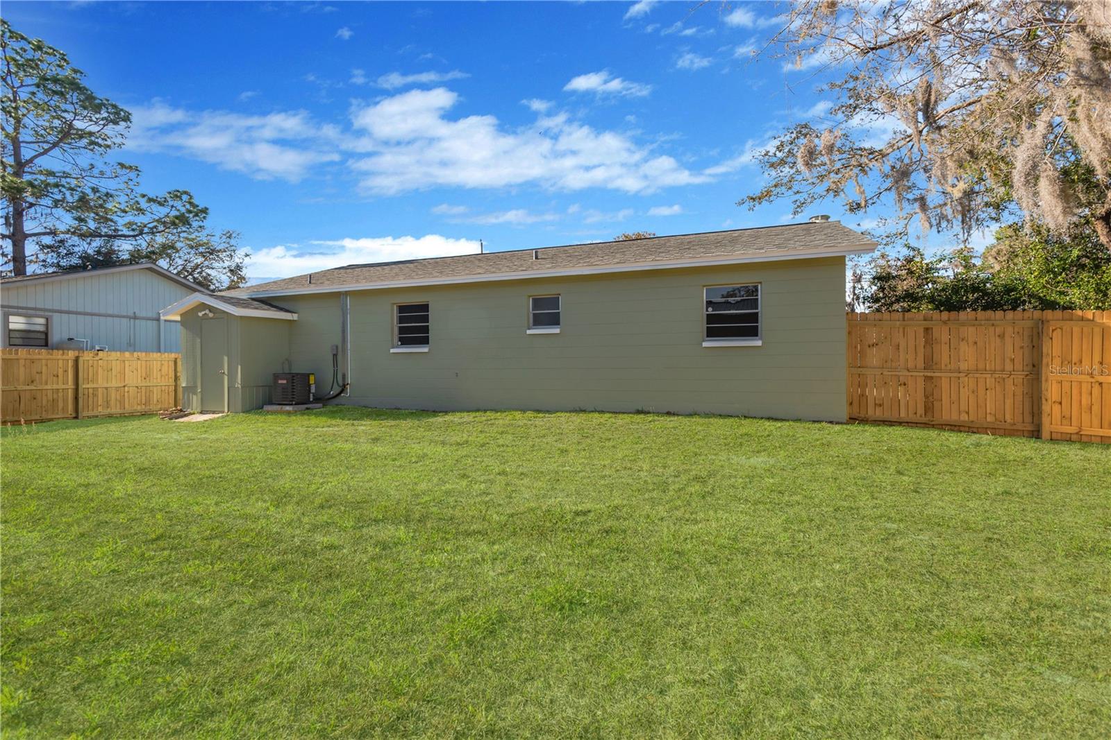 Listing photo id 24 for 12526 Lacey Drive