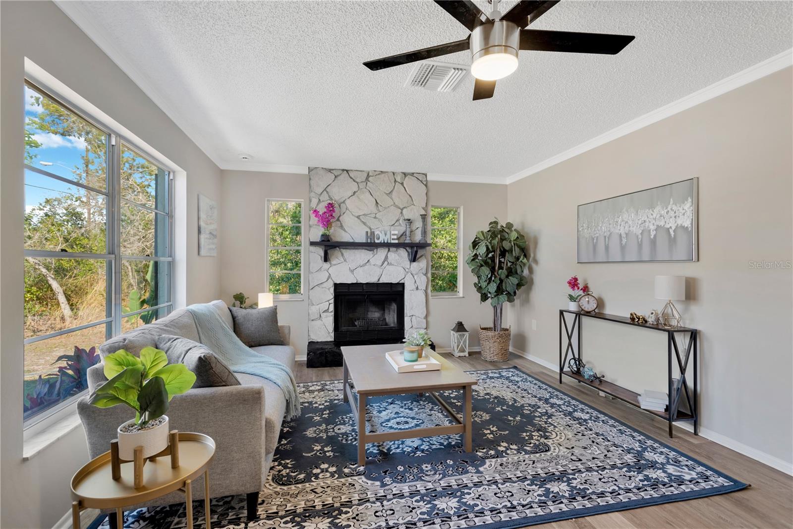 Listing photo id 2 for 12526 Lacey Drive