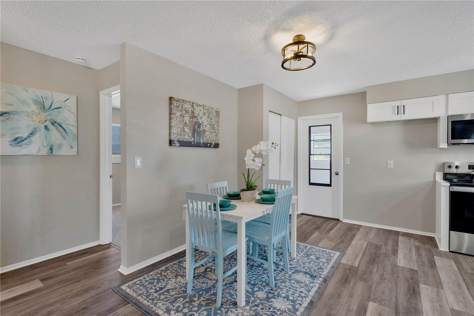 Listing photo id 4 for 12526 Lacey Drive