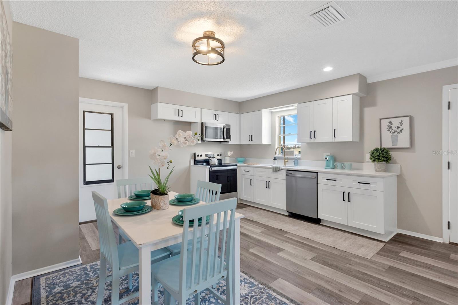 Listing photo id 6 for 12526 Lacey Drive