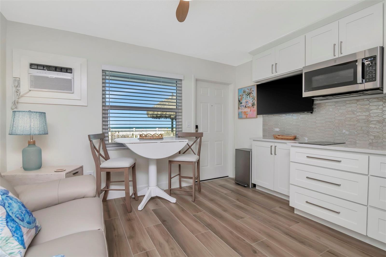 Image 11 of 39 For 2700 Gulf Boulevard W2