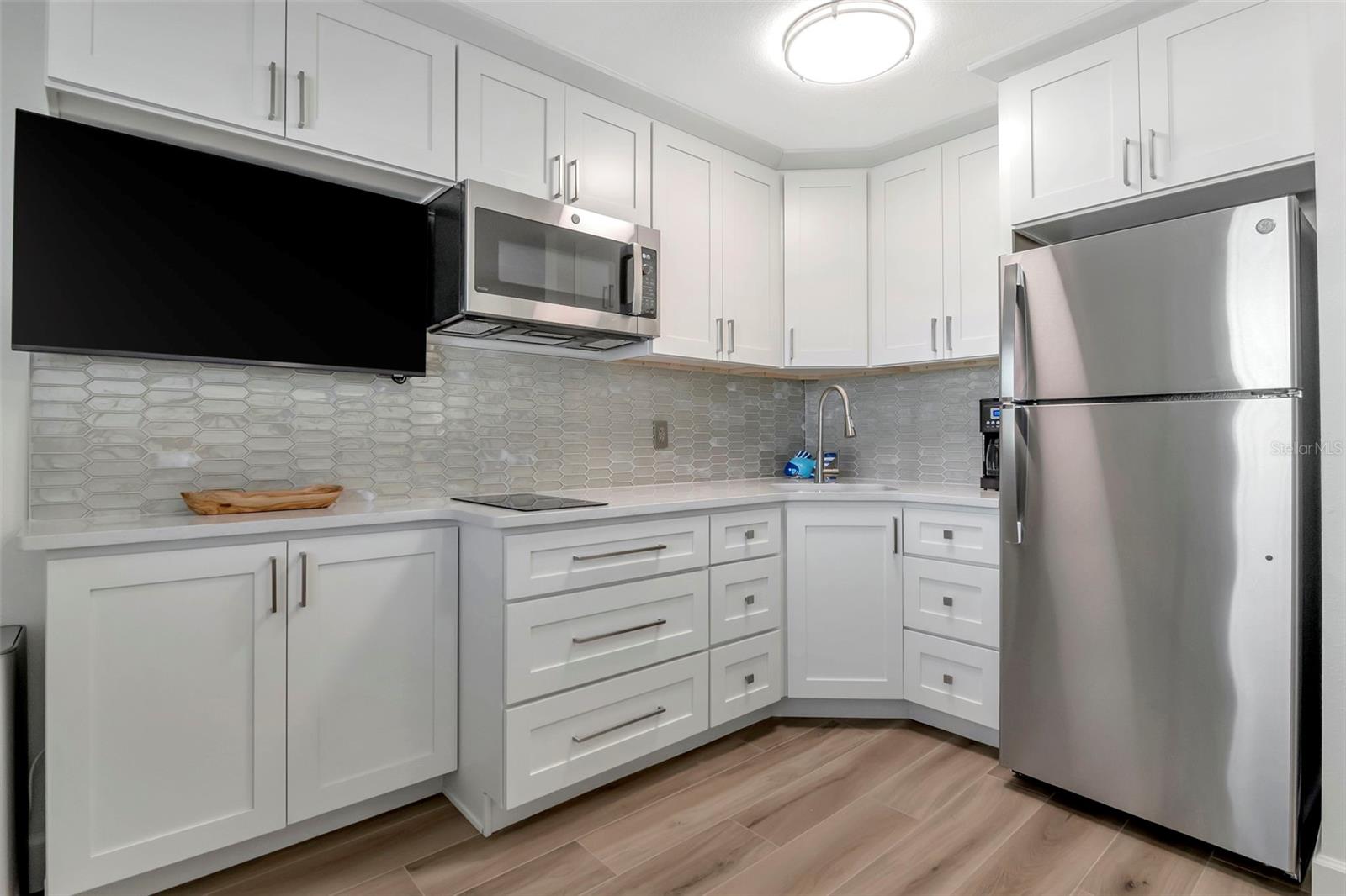 Image 13 of 39 For 2700 Gulf Boulevard W2