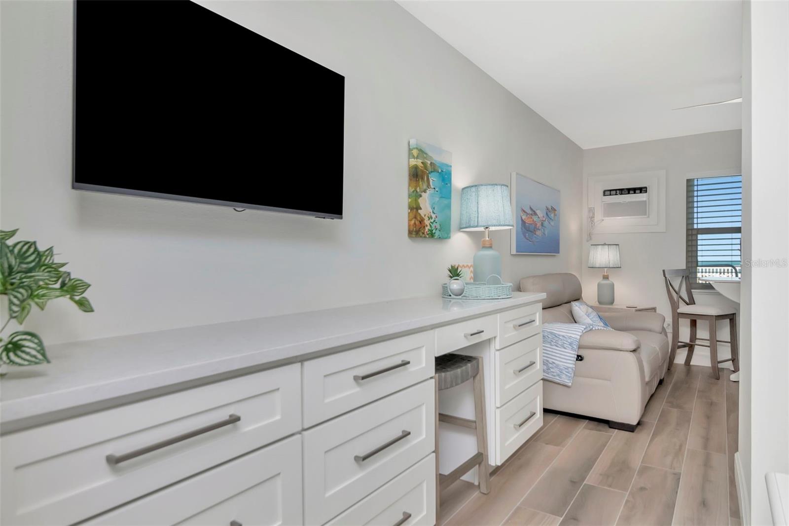 Image 17 of 39 For 2700 Gulf Boulevard W2