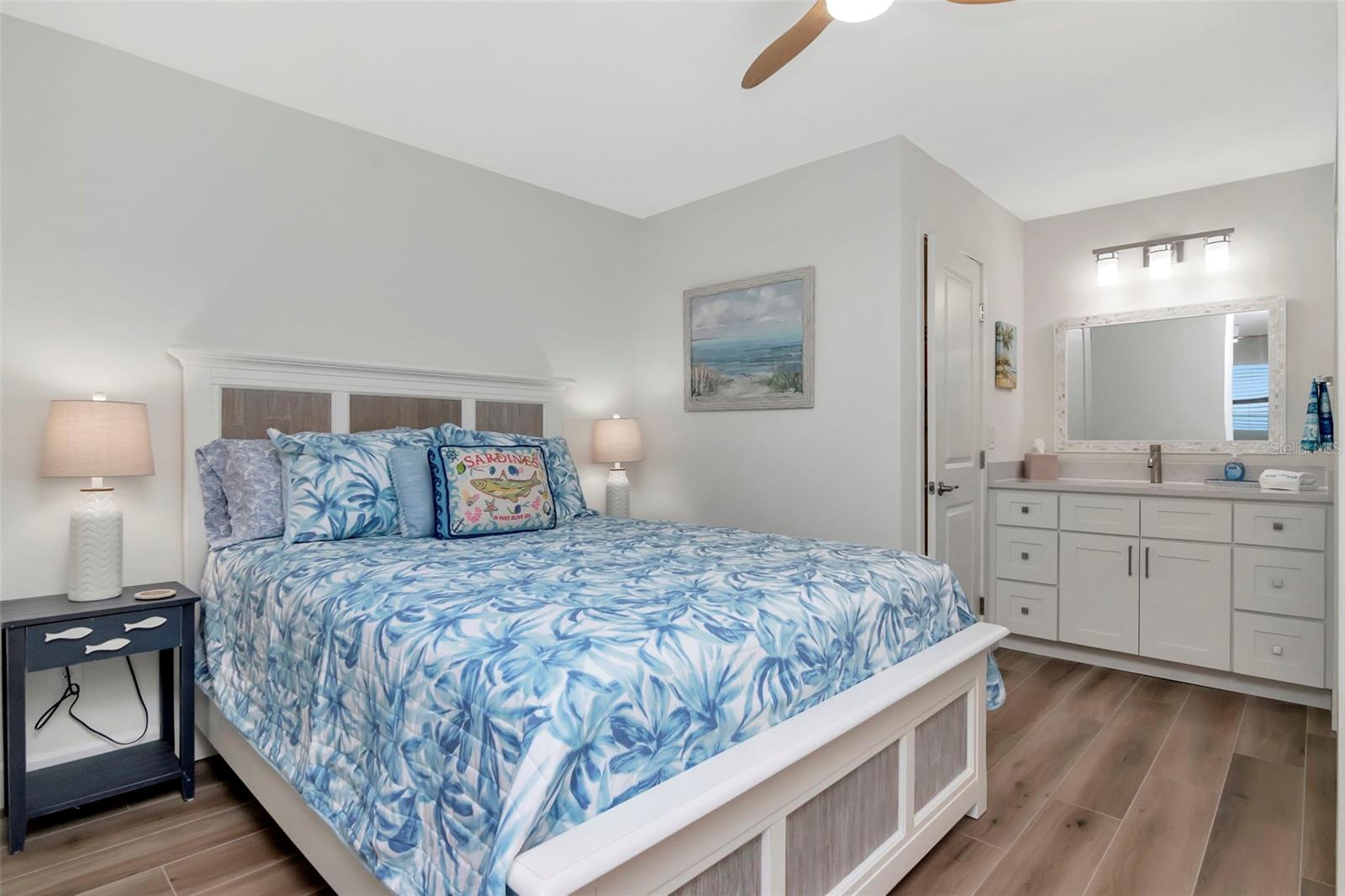 Image 20 of 39 For 2700 Gulf Boulevard W2