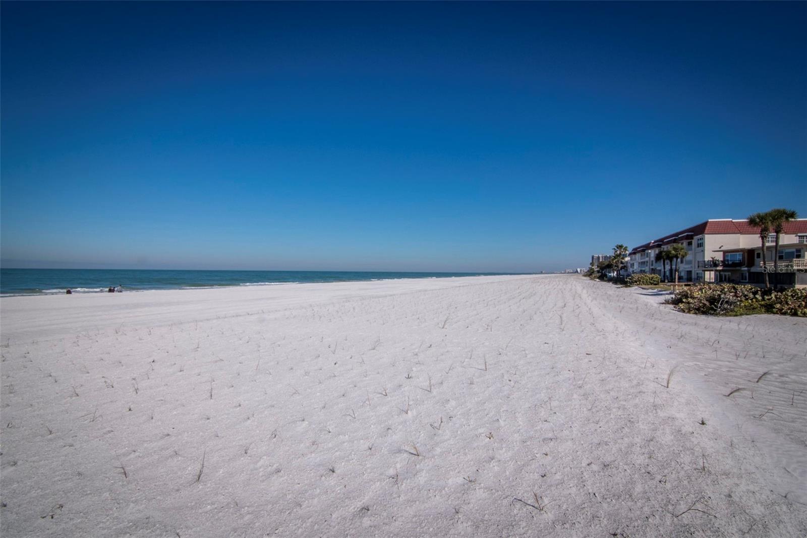 Image 35 of 39 For 2700 Gulf Boulevard W2