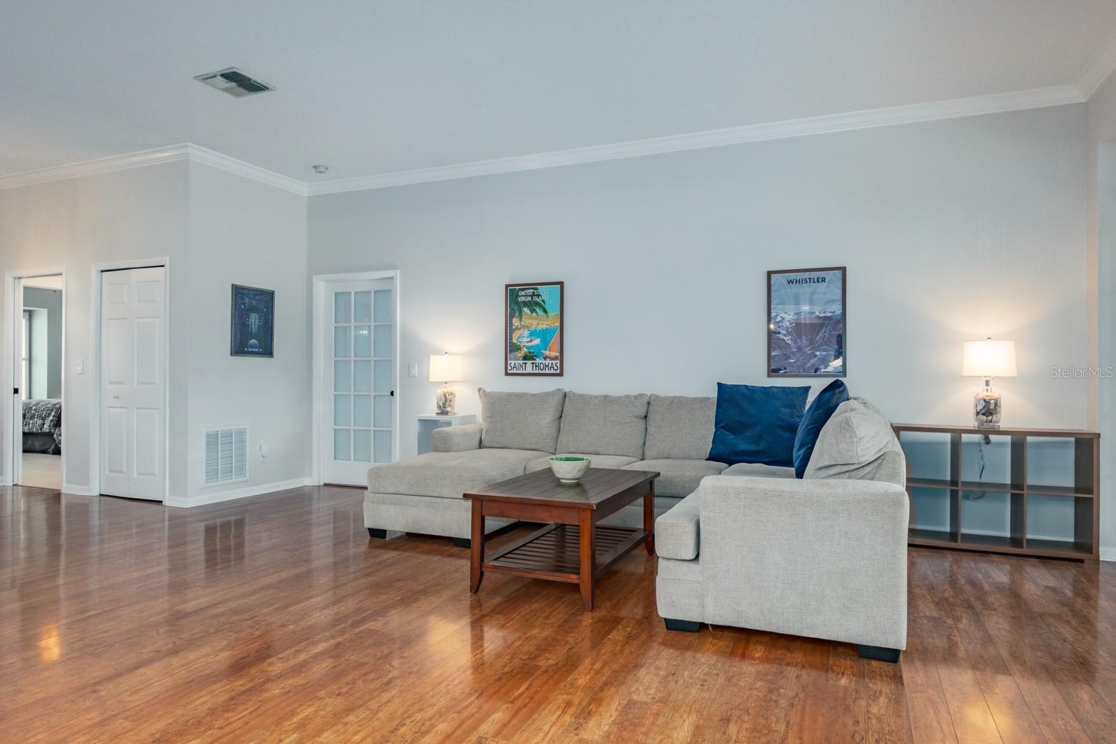 Image 11 of 90 For 110 Woodglen Court