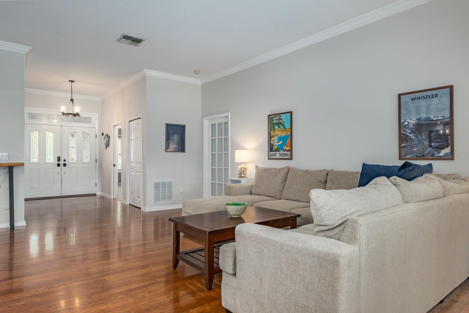 Image 12 of 90 For 110 Woodglen Court