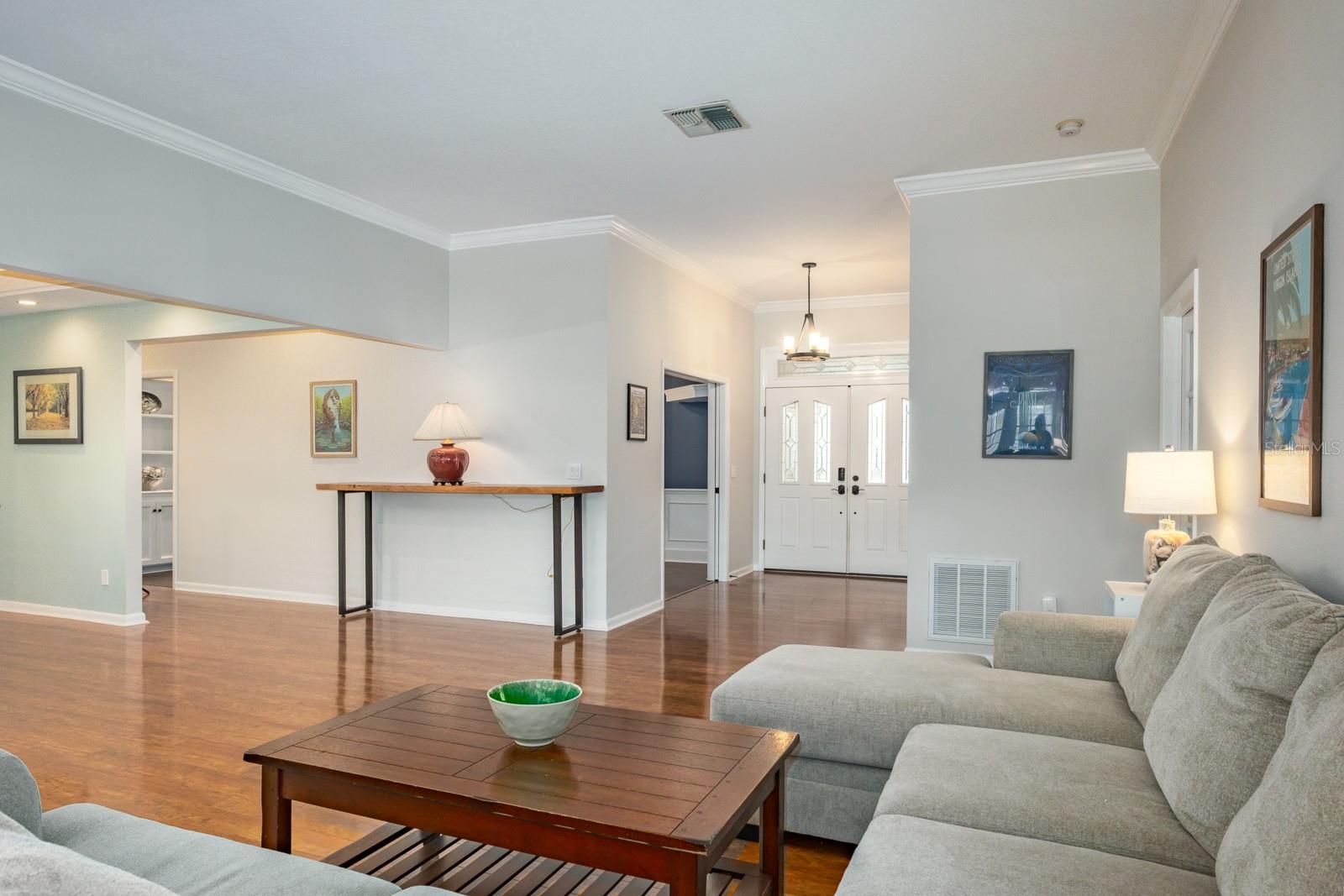 Image 13 of 90 For 110 Woodglen Court