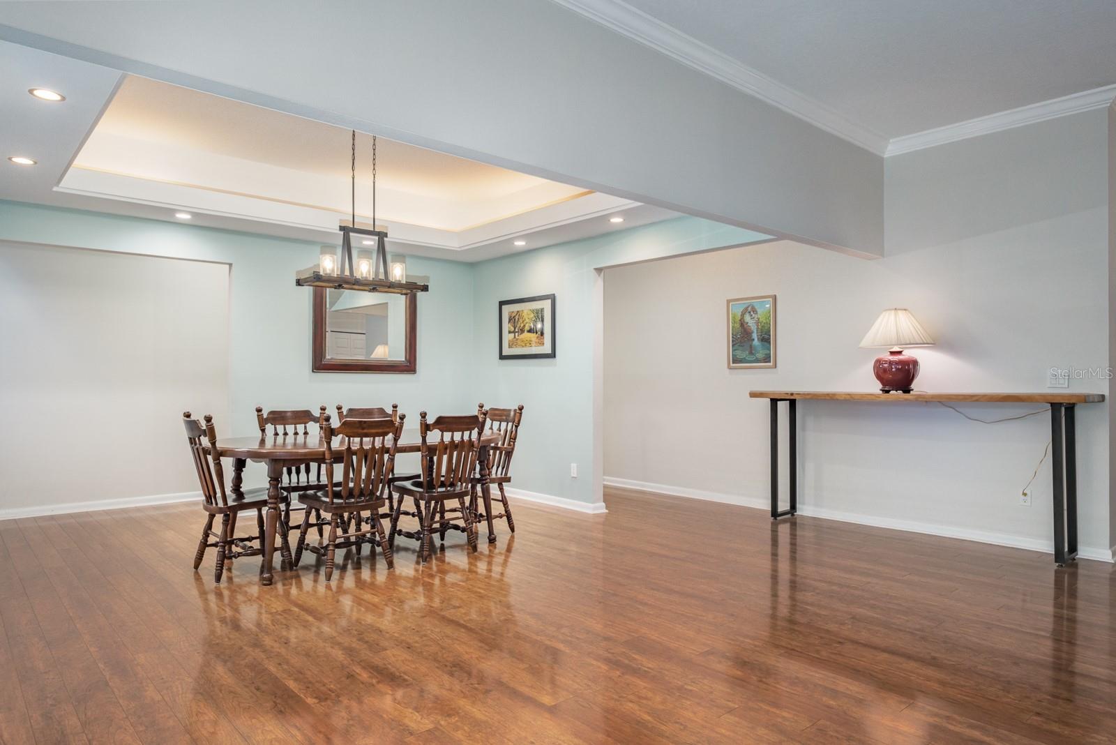 Image 14 of 90 For 110 Woodglen Court