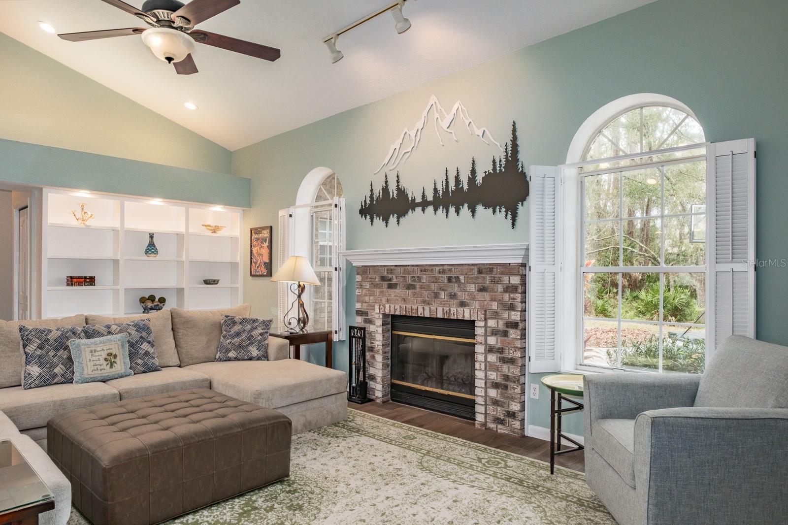 Image 22 of 90 For 110 Woodglen Court