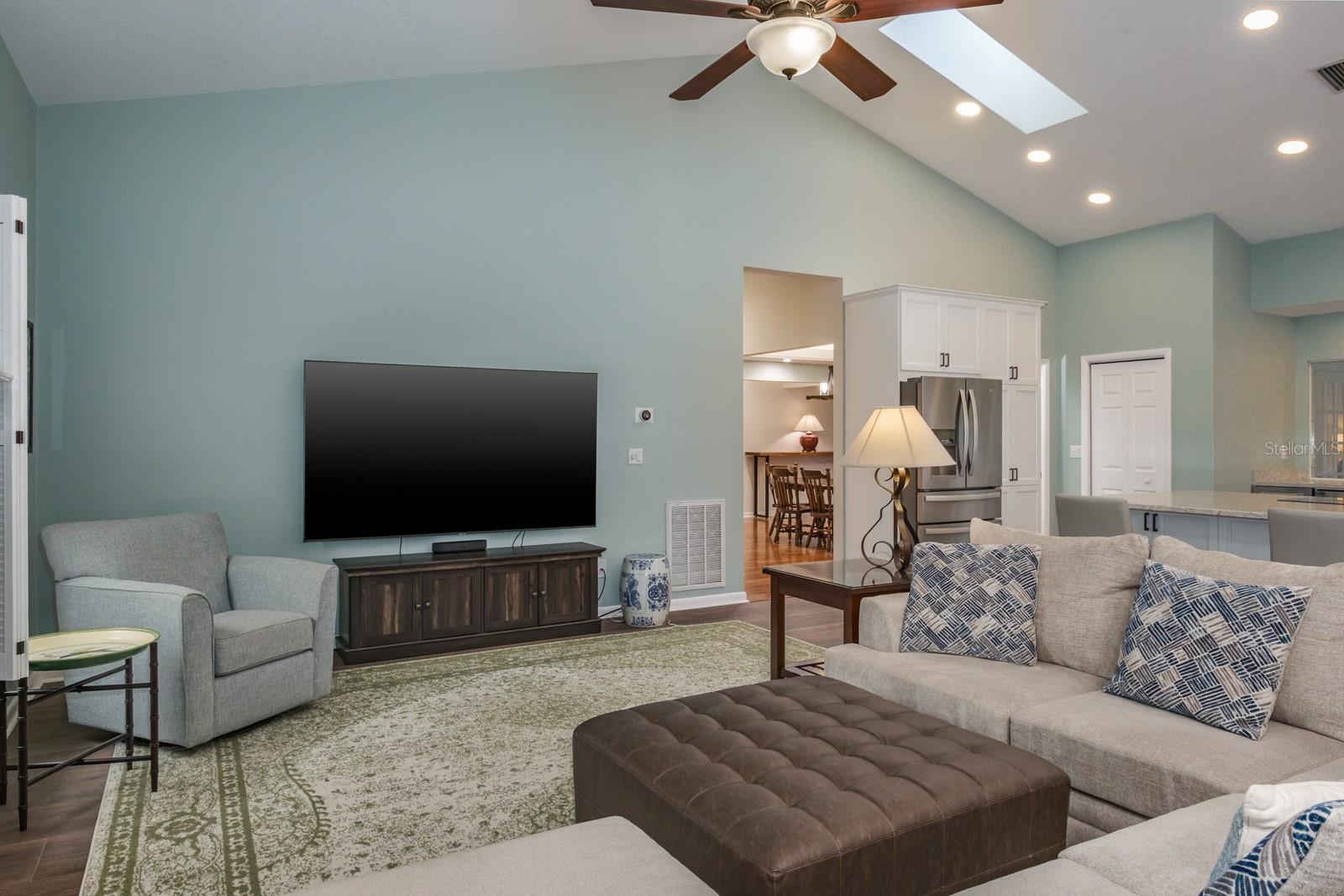 Image 23 of 90 For 110 Woodglen Court