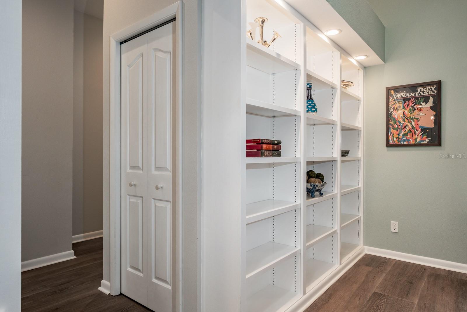 Image 25 of 90 For 110 Woodglen Court