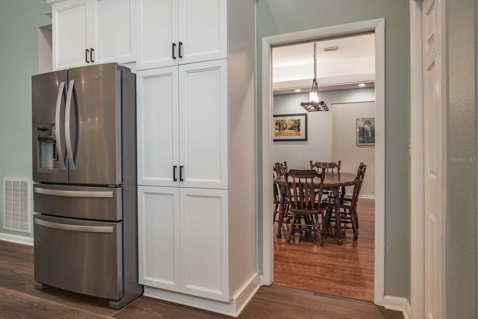 Image 34 of 90 For 110 Woodglen Court