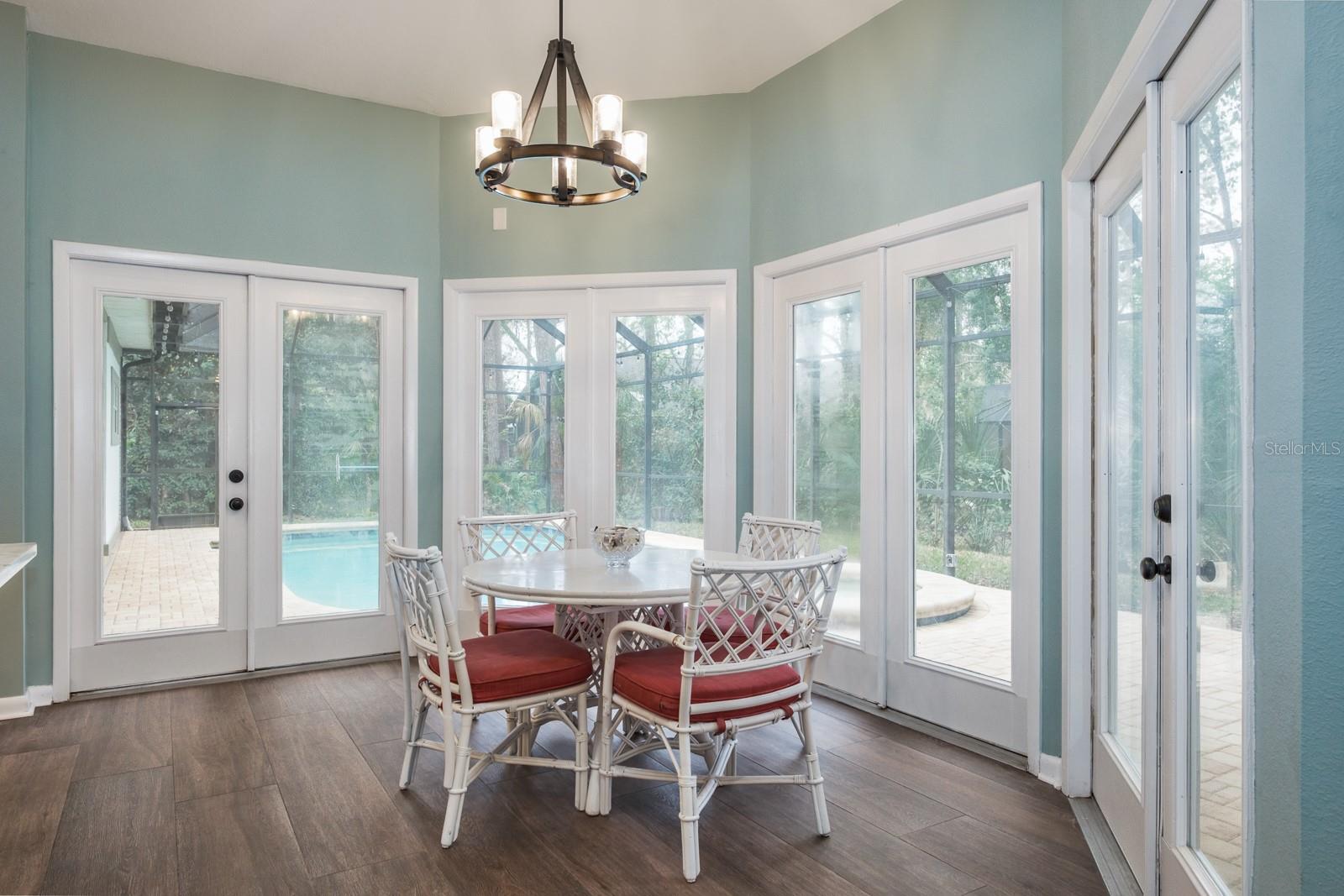 Image 36 of 90 For 110 Woodglen Court