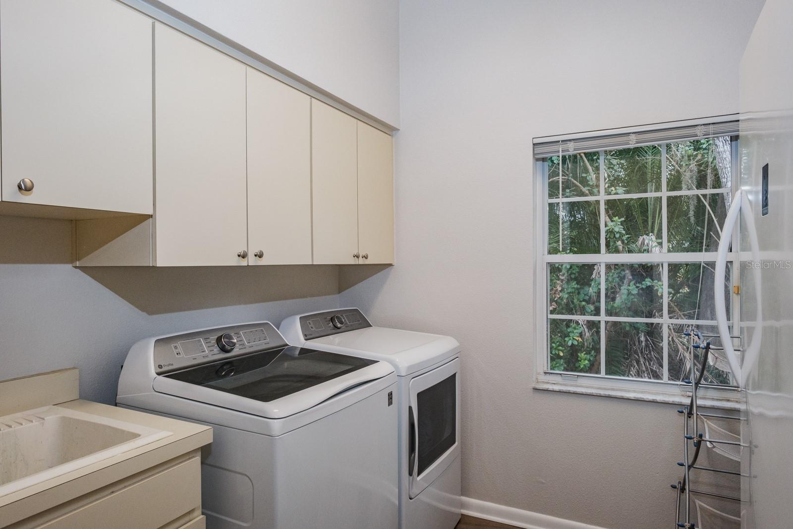 Image 64 of 90 For 110 Woodglen Court