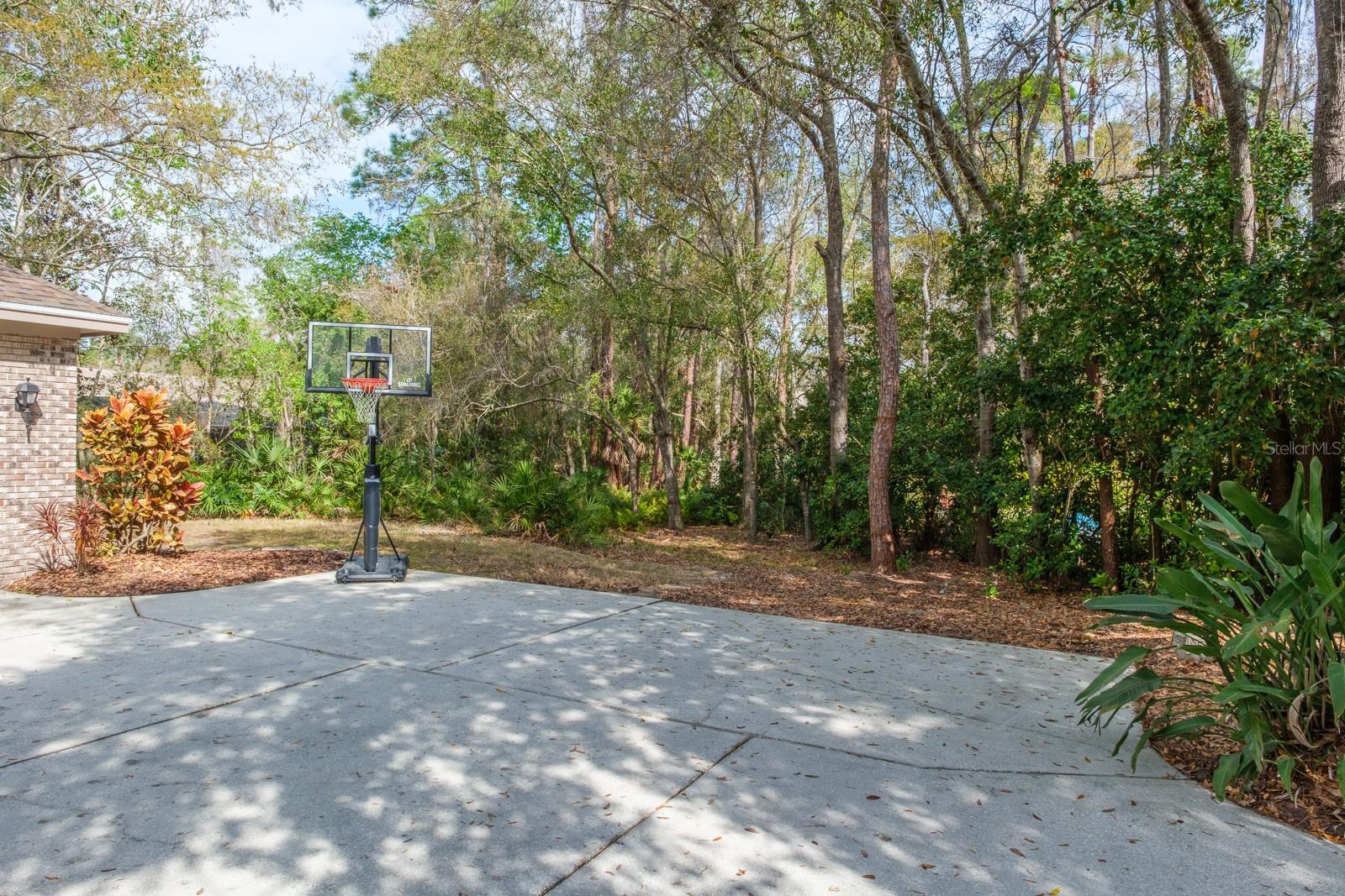 Image 80 of 90 For 110 Woodglen Court