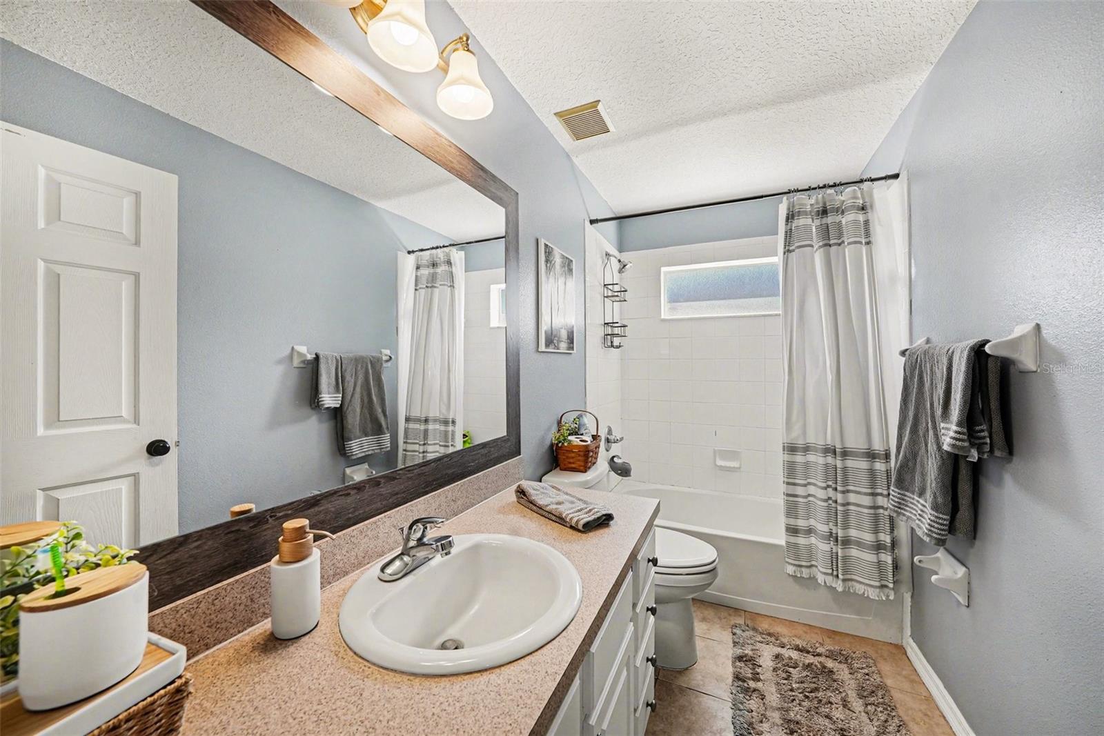 Image 21 of 34 For 12251 Creek Edge Drive