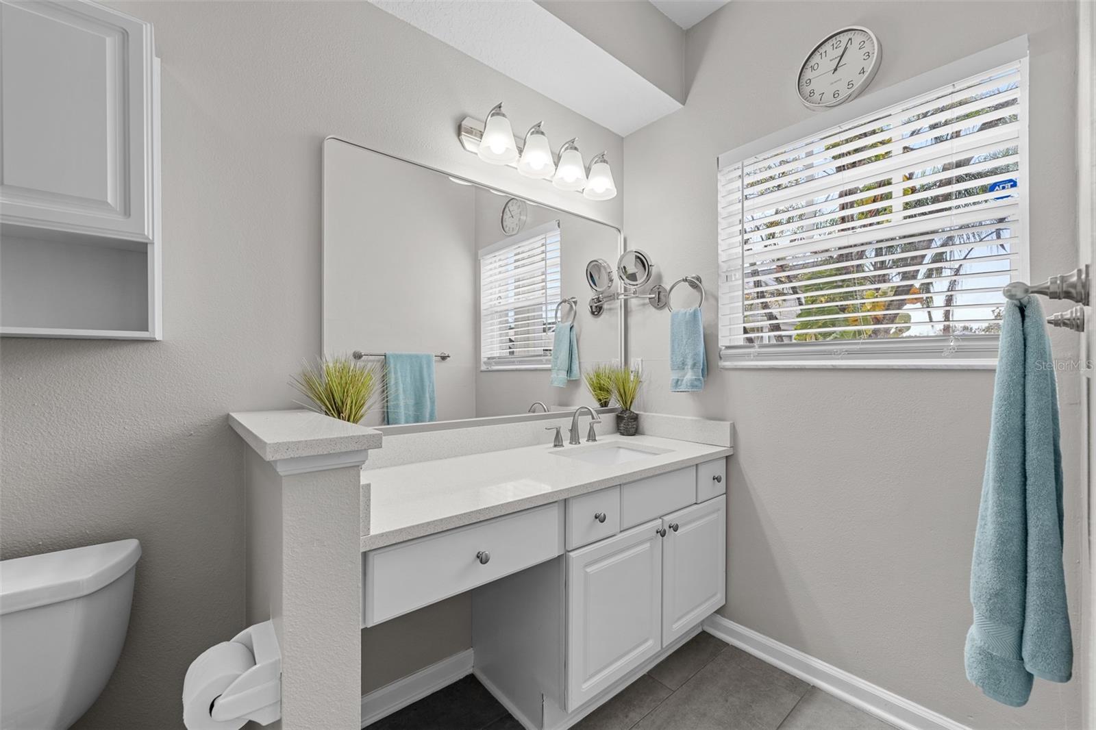 Image 13 of 35 For 800 Dakota Avenue 221