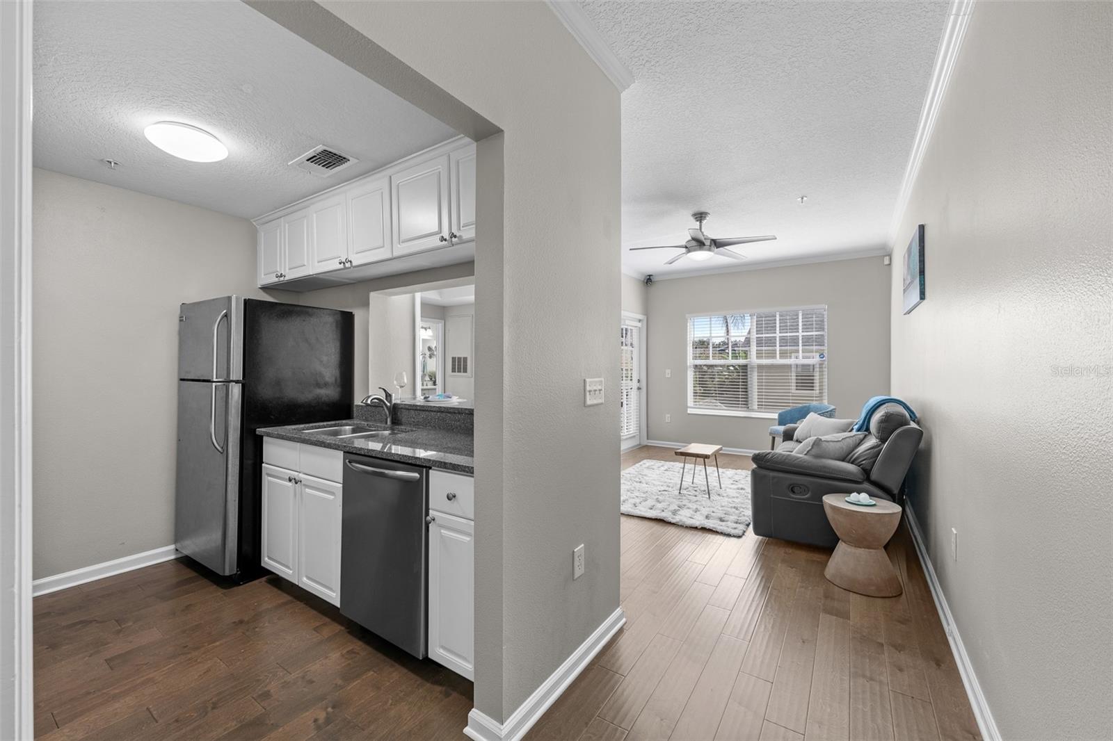 Image 8 of 35 For 800 Dakota Avenue 221