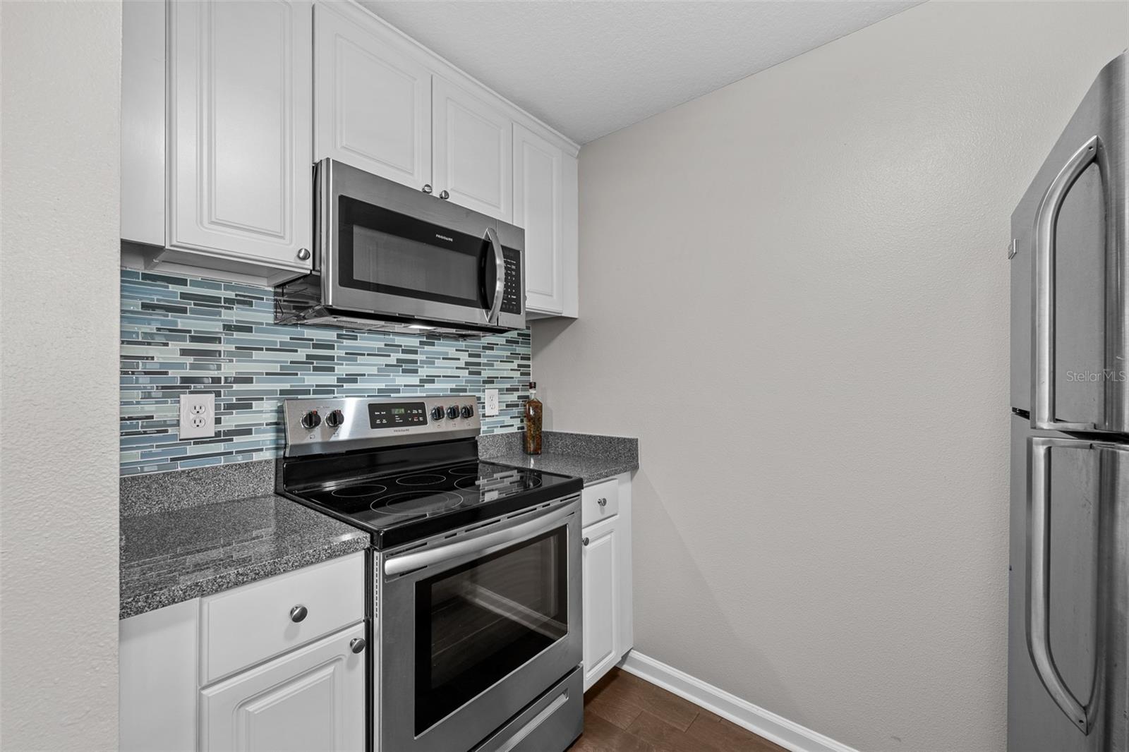 Image 9 of 35 For 800 Dakota Avenue 221