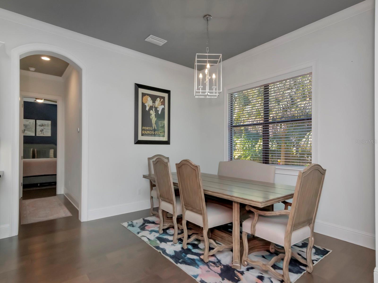 Listing photo id 8 for 150 Chippewa Avenue