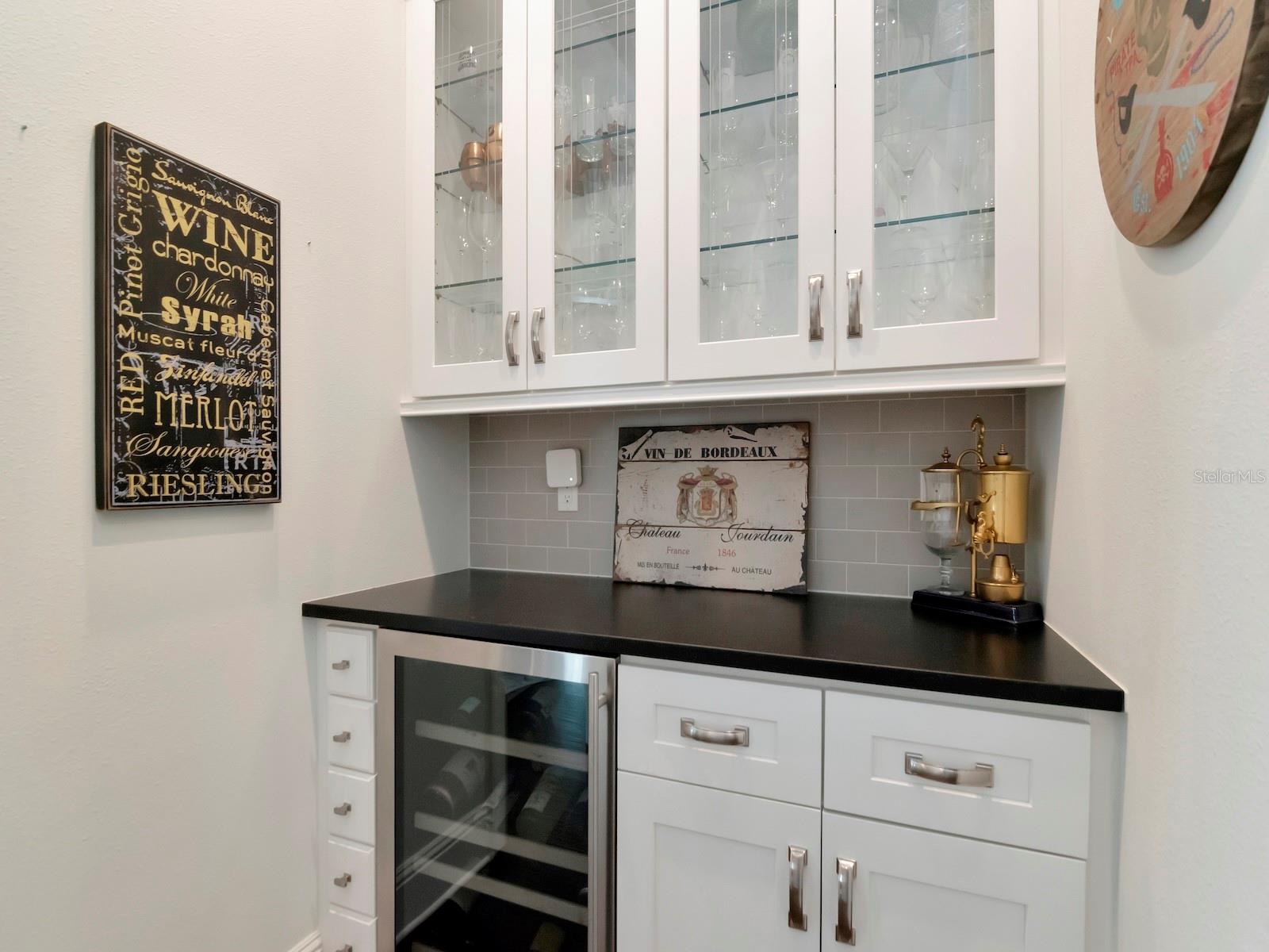 Listing photo id 9 for 150 Chippewa Avenue