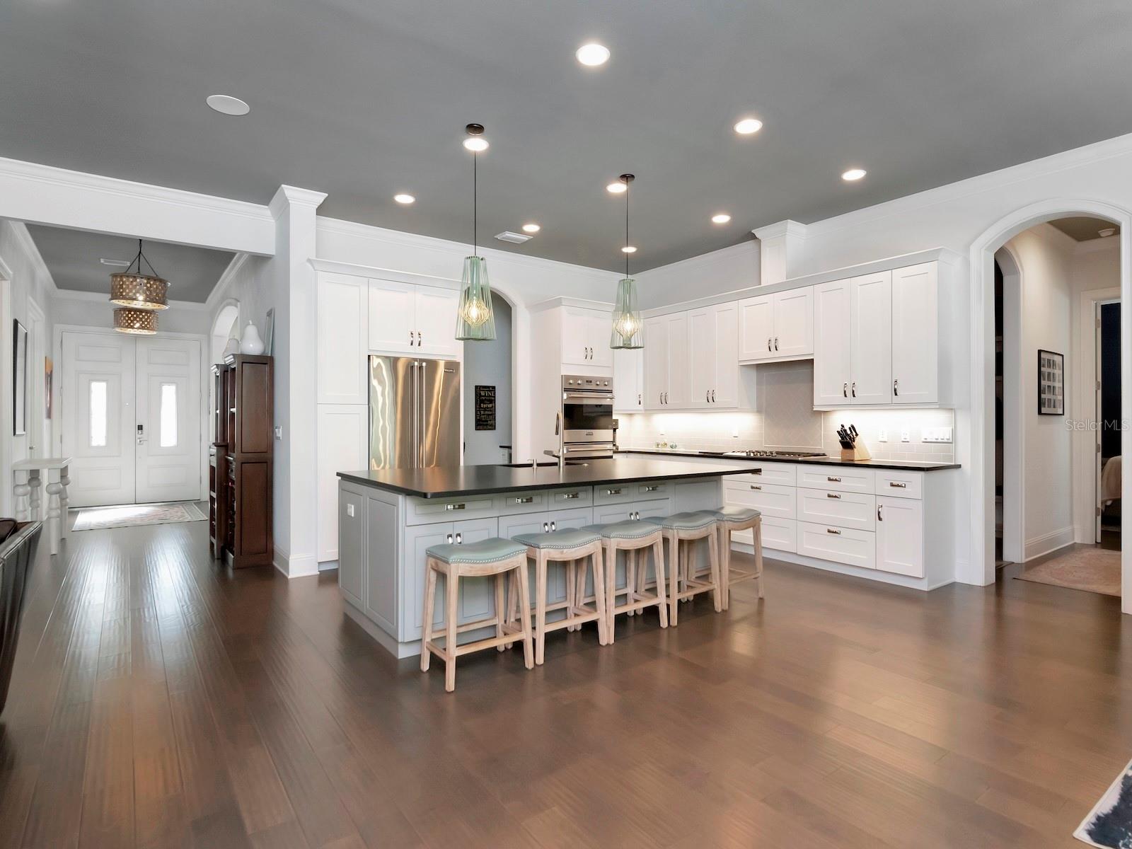 Listing photo id 2 for 150 Chippewa Avenue