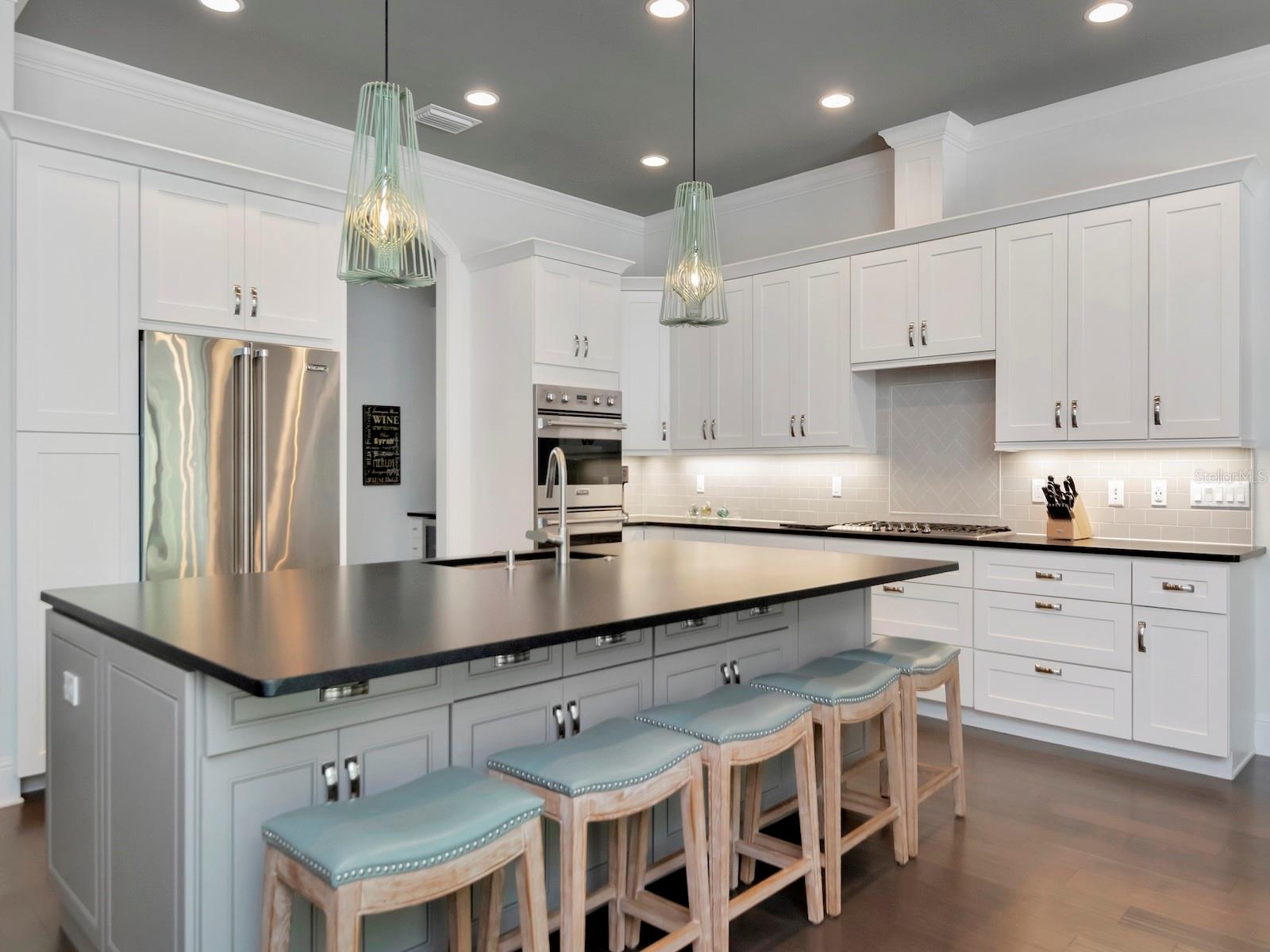 Listing photo id 3 for 150 Chippewa Avenue