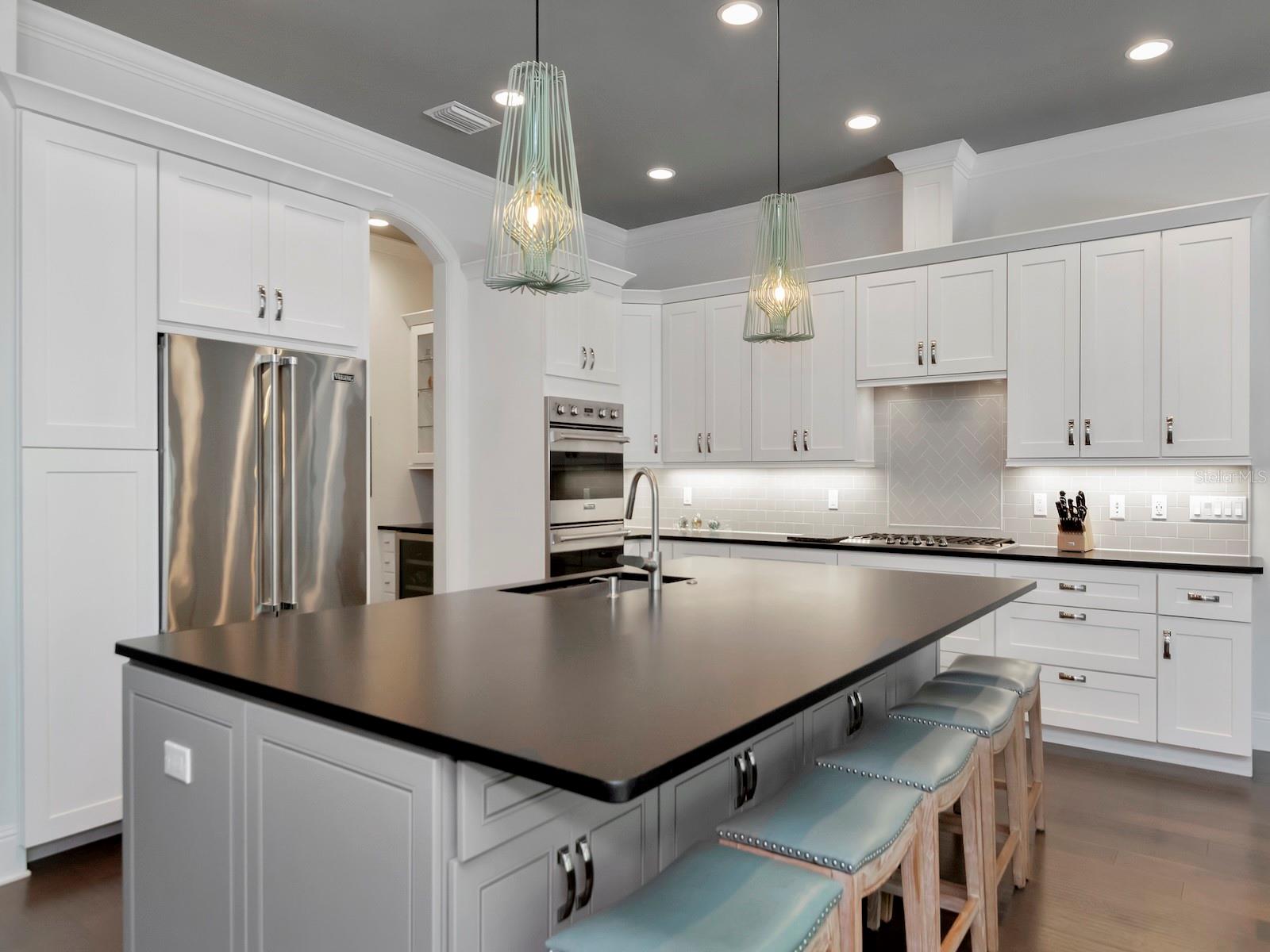 Listing photo id 4 for 150 Chippewa Avenue